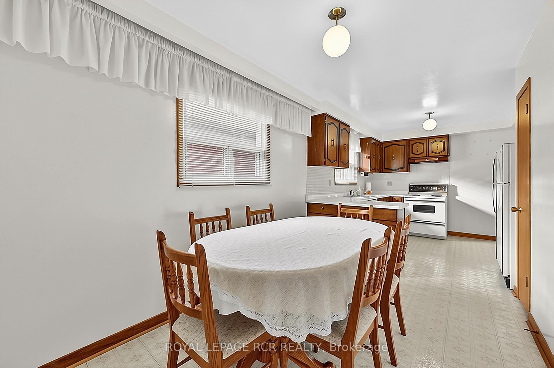 Photo 6 of 32 Bartel Drive, North York, Glenfield-Jane Heights — HOMEH