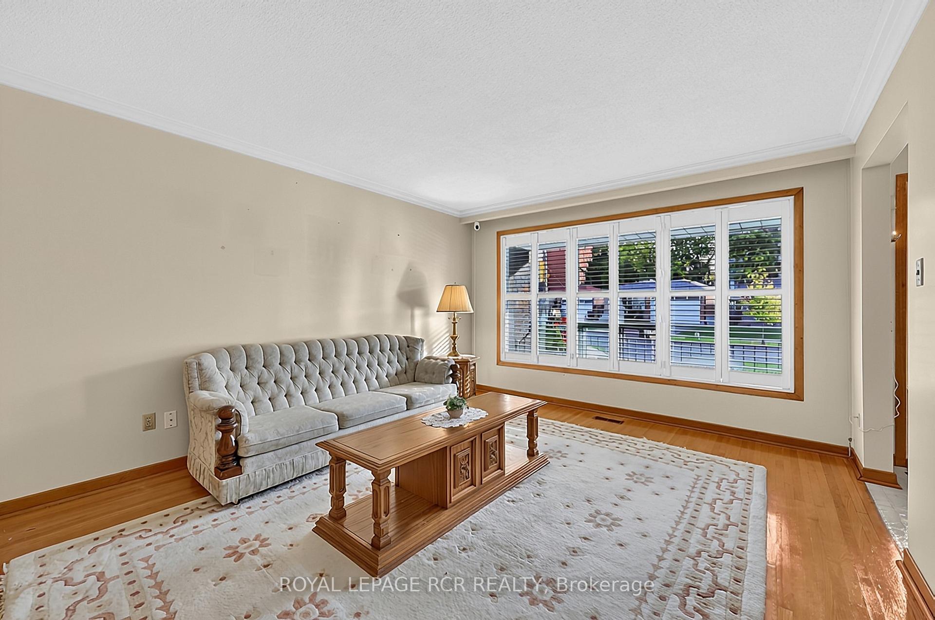 Photo 10 of 32 Bartel Drive, North York, Glenfield-Jane Heights — HOMEH