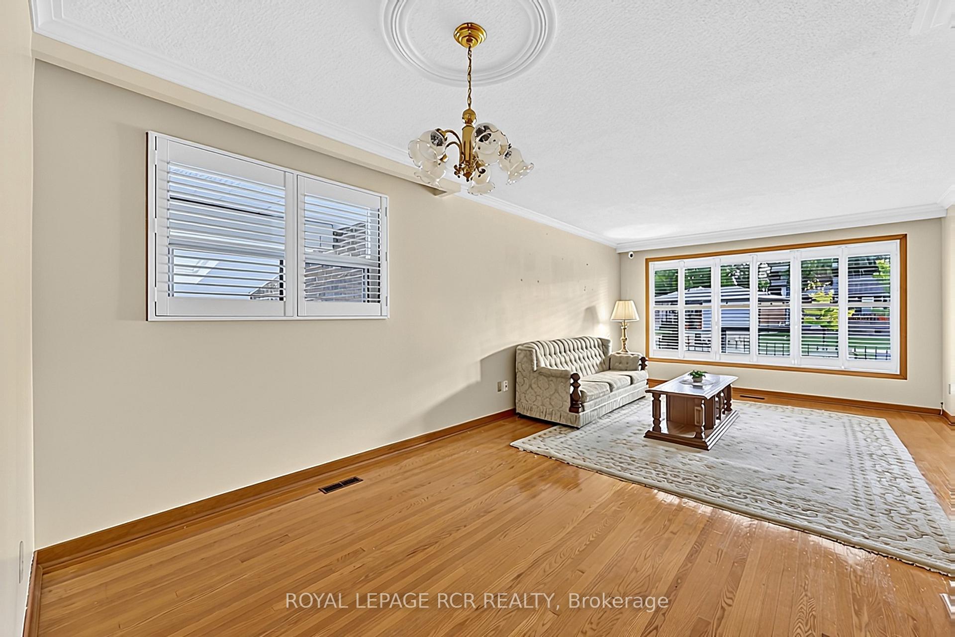 Photo 13 of 32 Bartel Drive, North York, Glenfield-Jane Heights — HOMEH