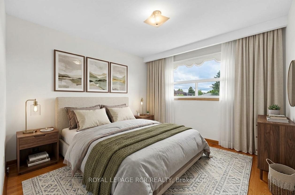 Photo 14 of 32 Bartel Drive, North York, Glenfield-Jane Heights — HOMEH