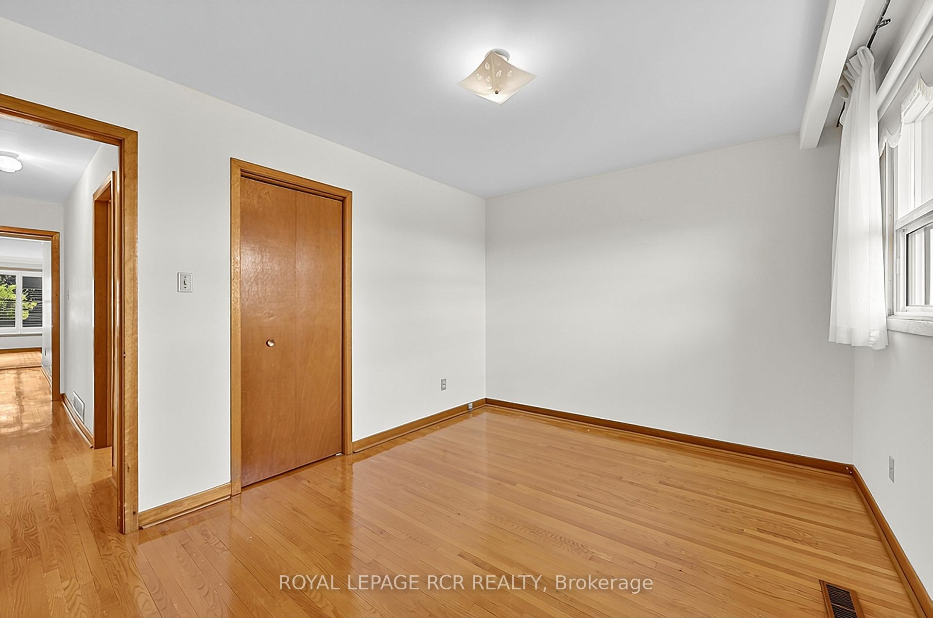 Photo 16 of 32 Bartel Drive, North York, Glenfield-Jane Heights — HOMEH