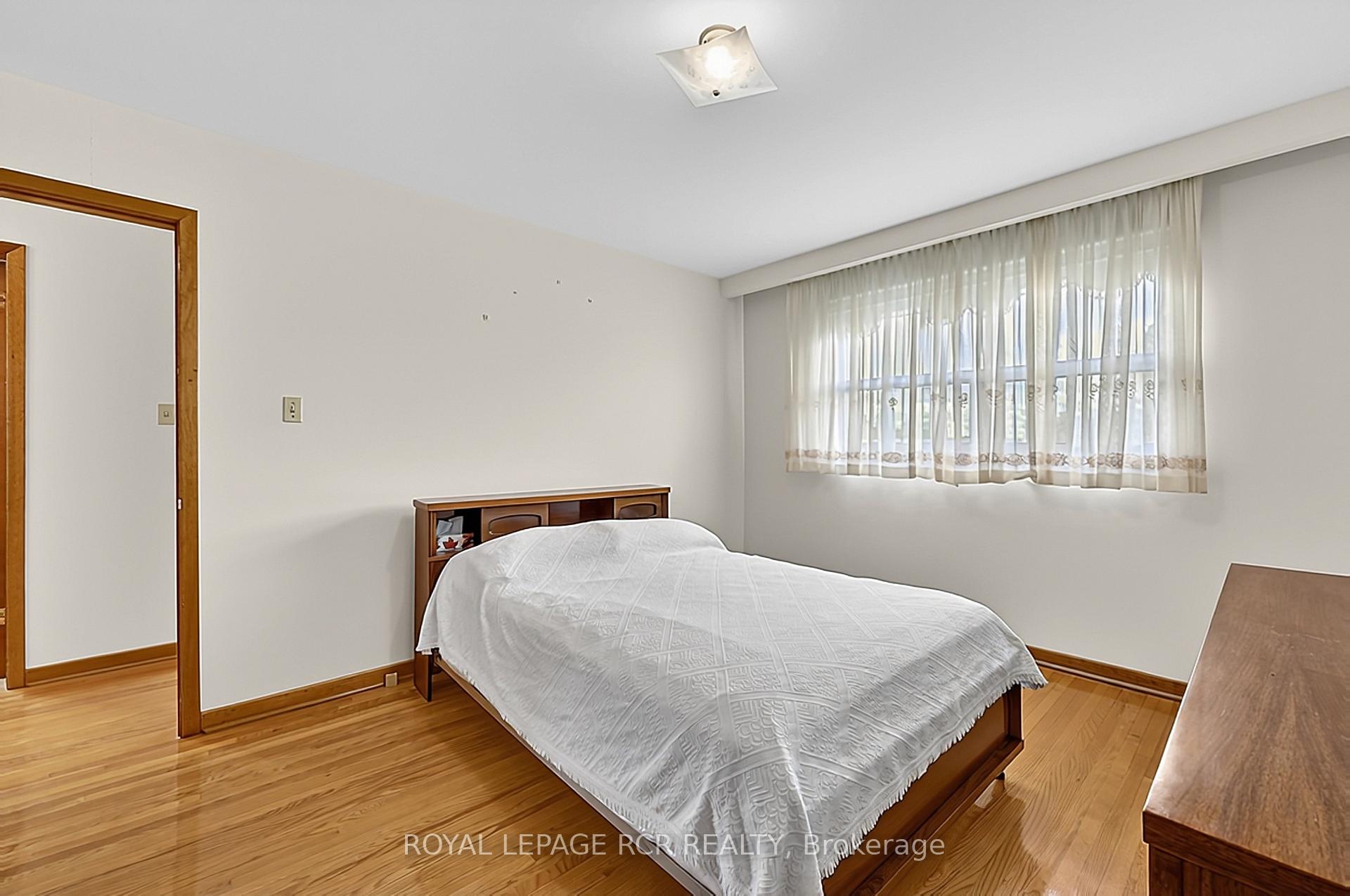 Photo 19 of 32 Bartel Drive, North York, Glenfield-Jane Heights — HOMEH