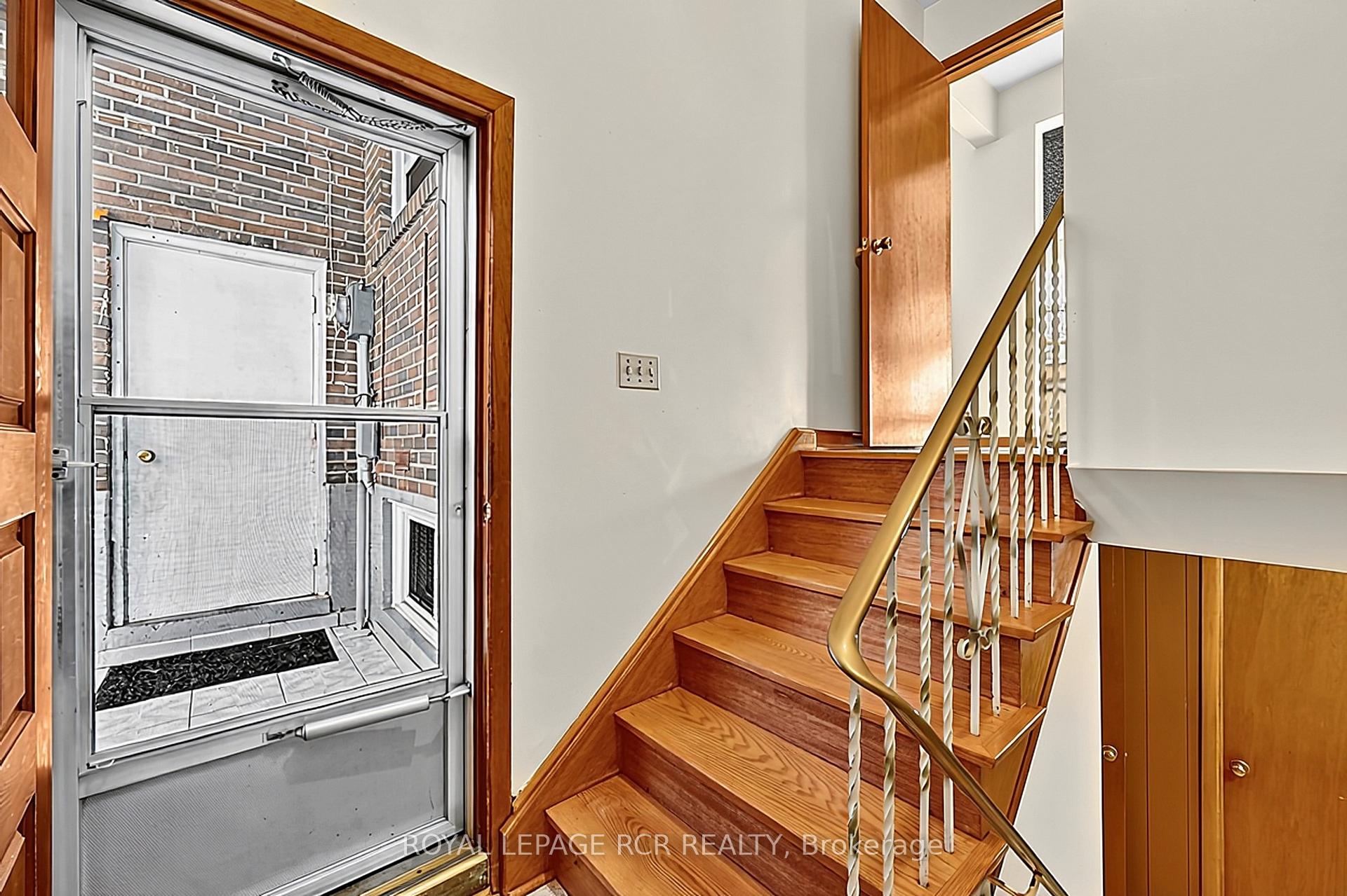 Photo 23 of 32 Bartel Drive, North York, Glenfield-Jane Heights — HOMEH