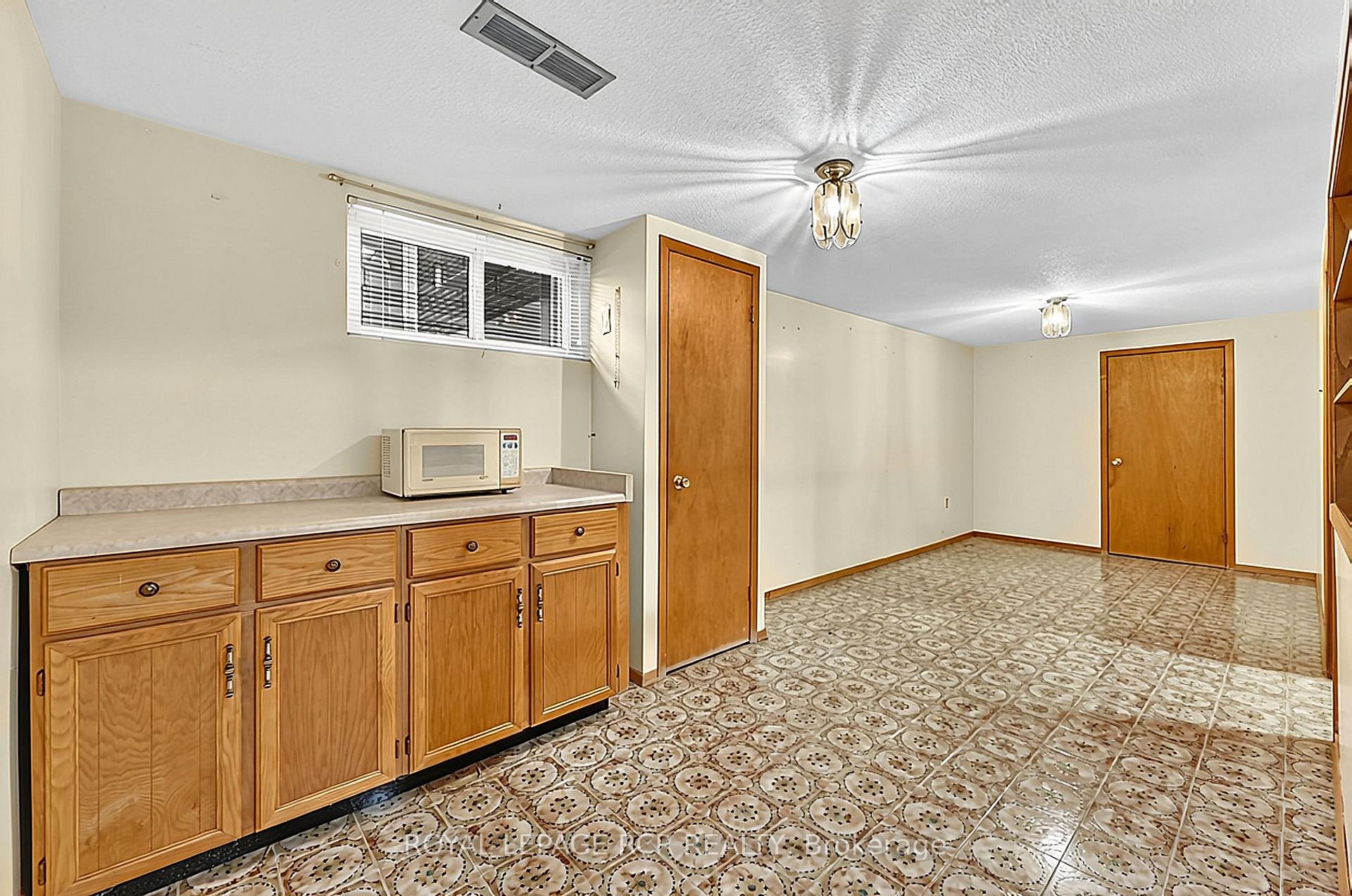 Photo 28 of 32 Bartel Drive, North York, Glenfield-Jane Heights — HOMEH