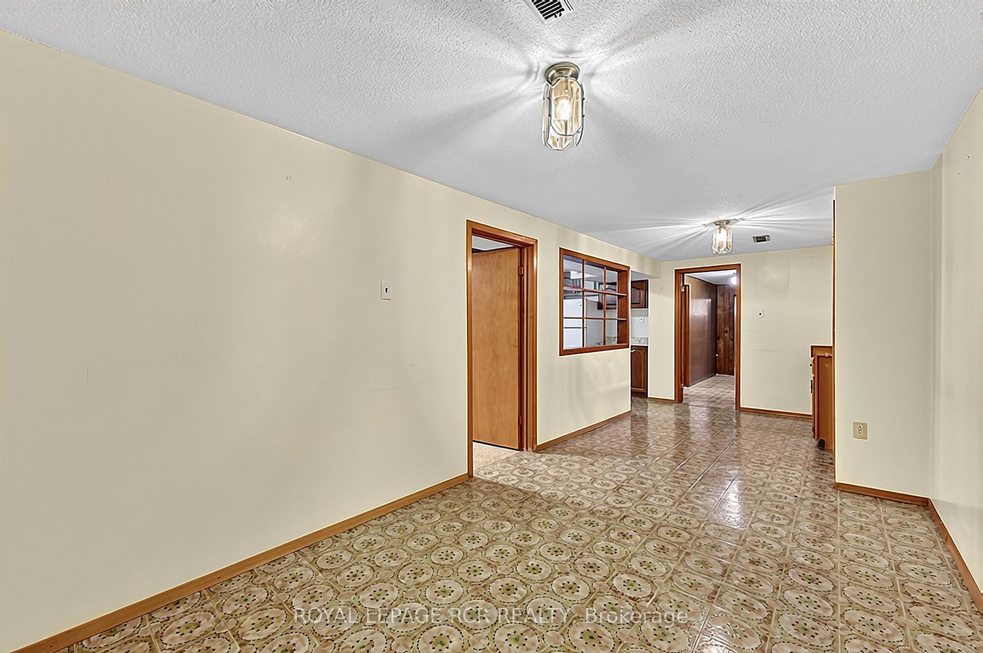 Photo 30 of 32 Bartel Drive, North York, Glenfield-Jane Heights — HOMEH