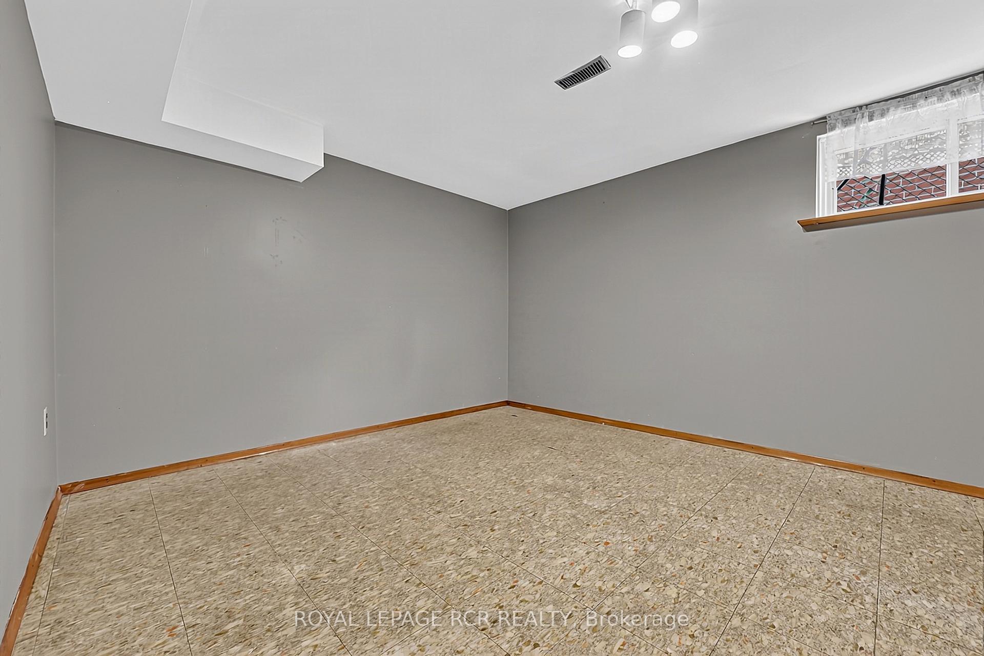 Photo 32 of 32 Bartel Drive, North York, Glenfield-Jane Heights — HOMEH