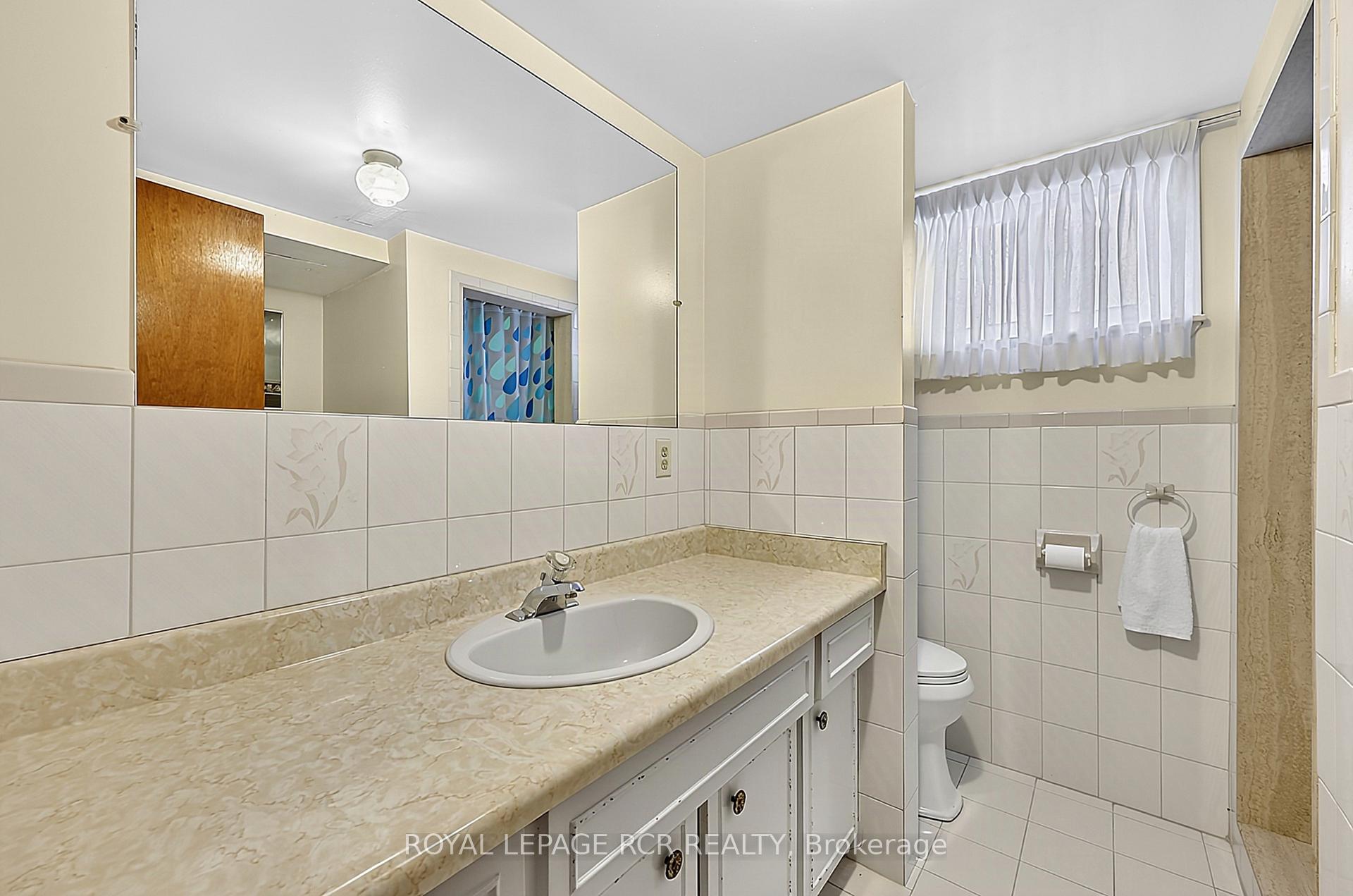Photo 33 of 32 Bartel Drive, North York, Glenfield-Jane Heights — HOMEH