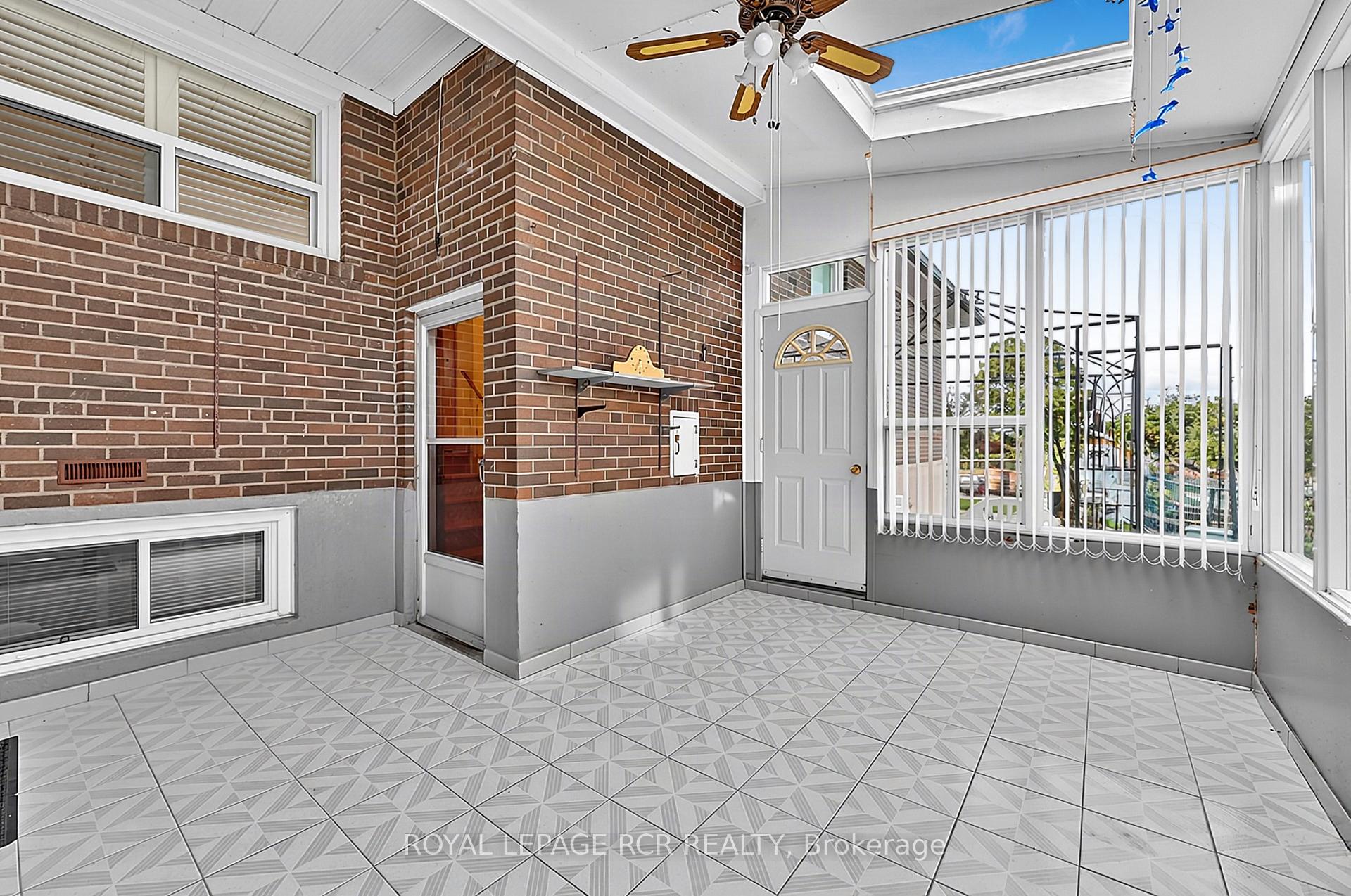 Photo 34 of 32 Bartel Drive, North York, Glenfield-Jane Heights — HOMEH