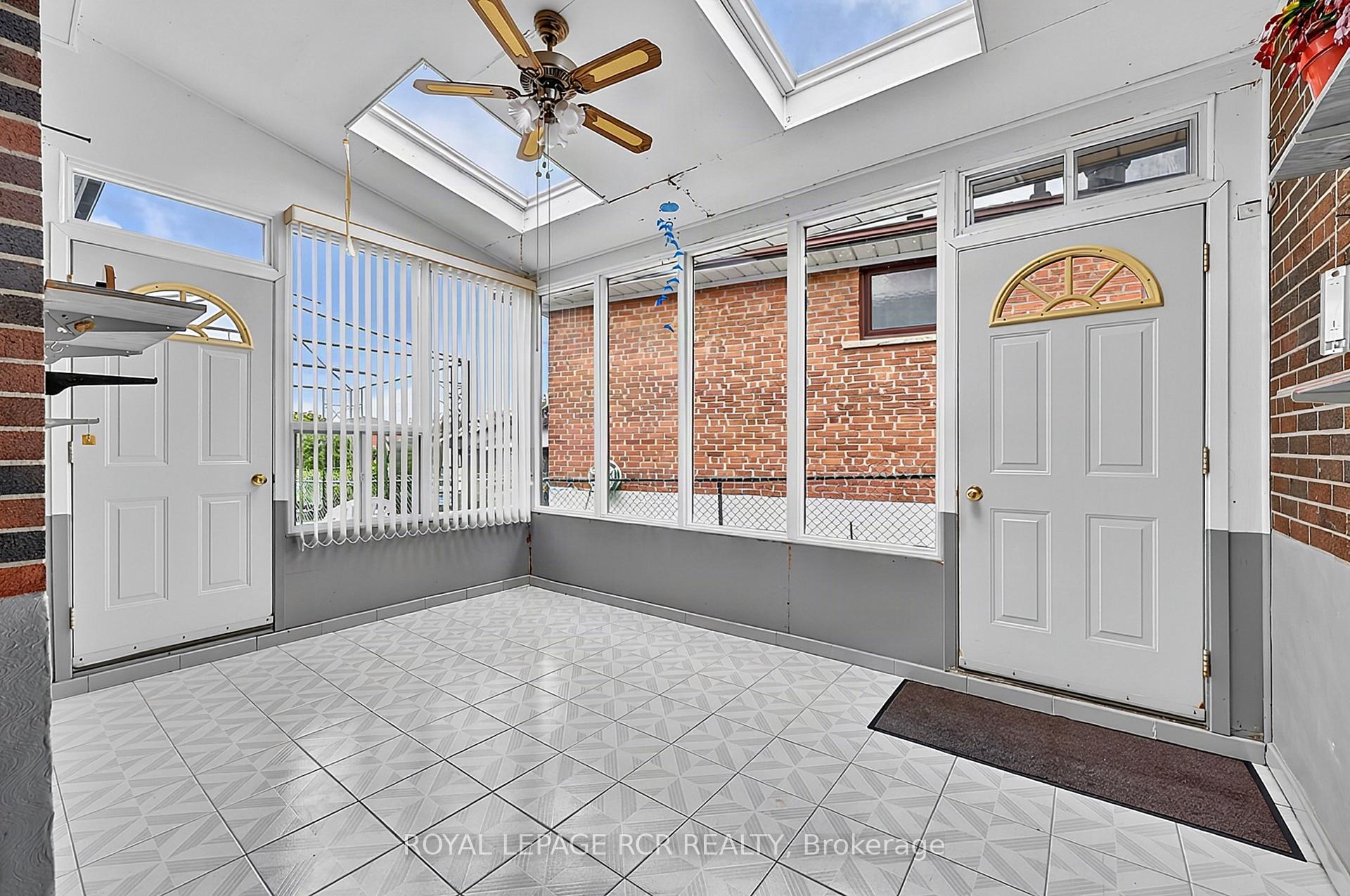 Photo 35 of 32 Bartel Drive, North York, Glenfield-Jane Heights — HOMEH
