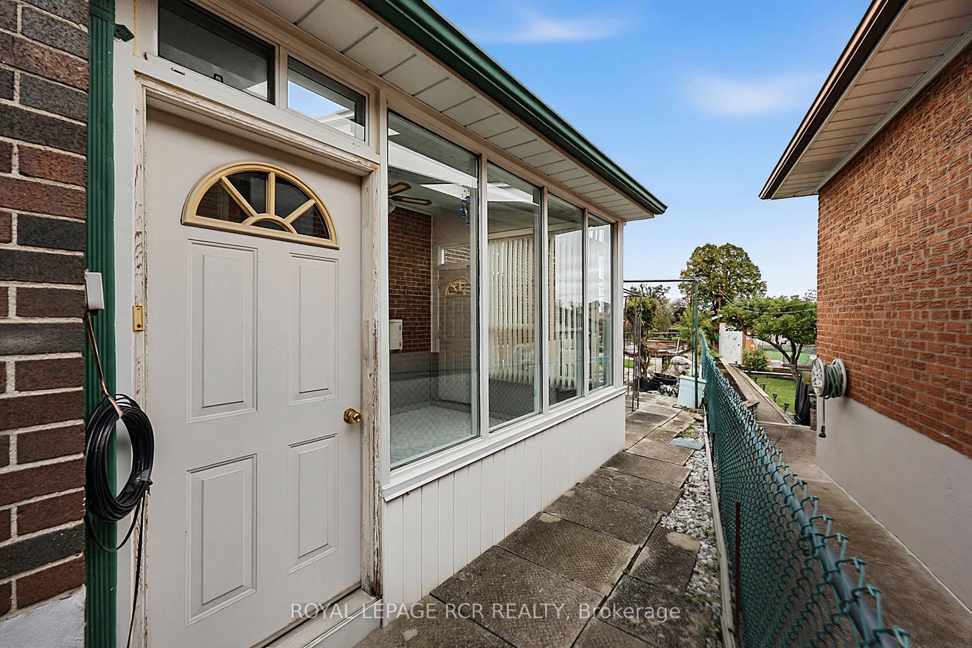 Photo 36 of 32 Bartel Drive, North York, Glenfield-Jane Heights — HOMEH
