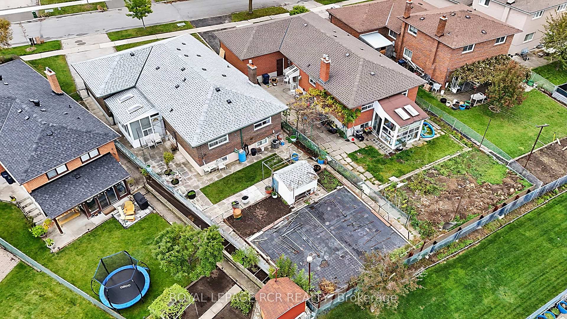 Photo 37 of 32 Bartel Drive, North York, Glenfield-Jane Heights — HOMEH