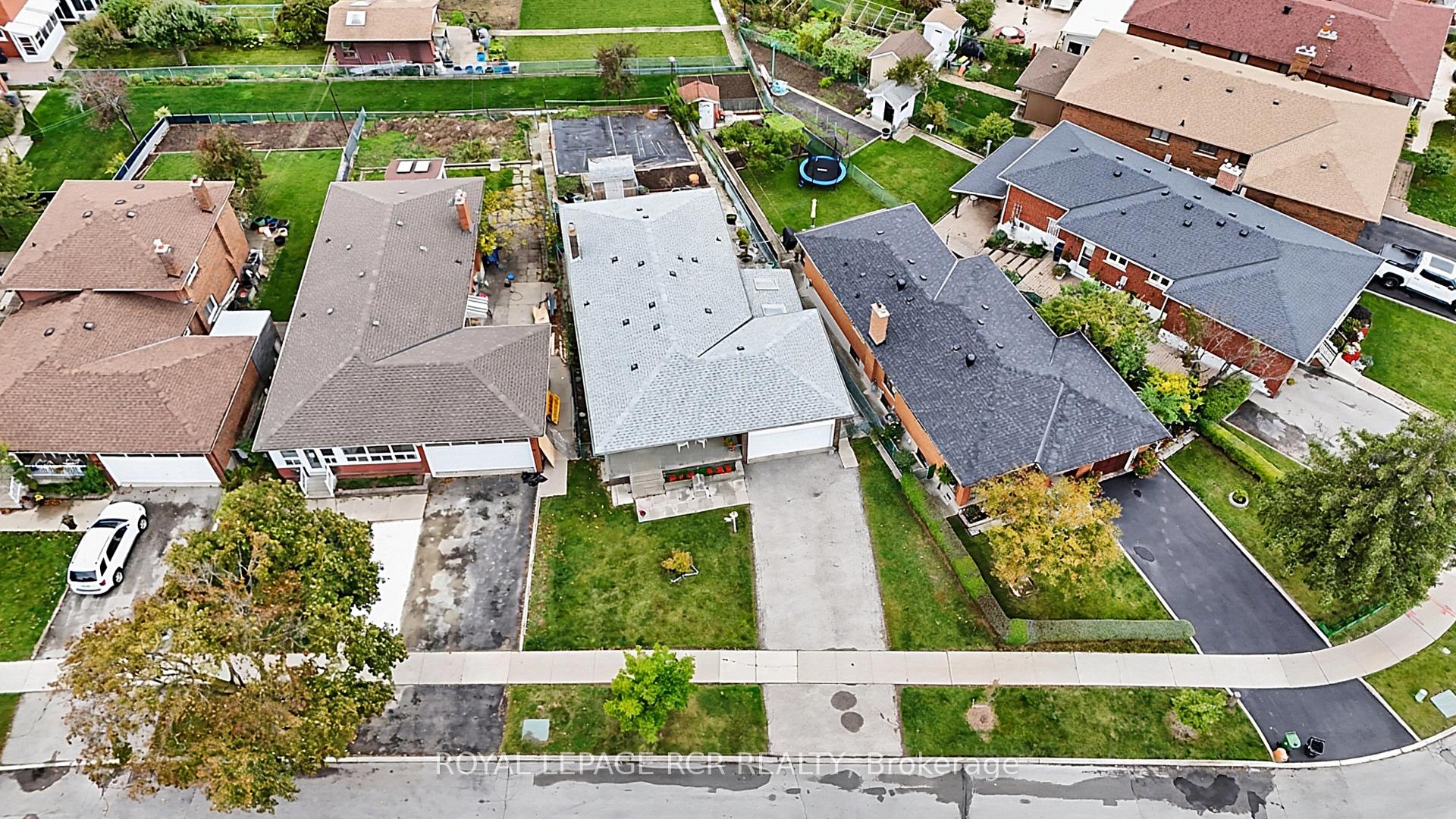 Photo 38 of 32 Bartel Drive, North York, Glenfield-Jane Heights — HOMEH