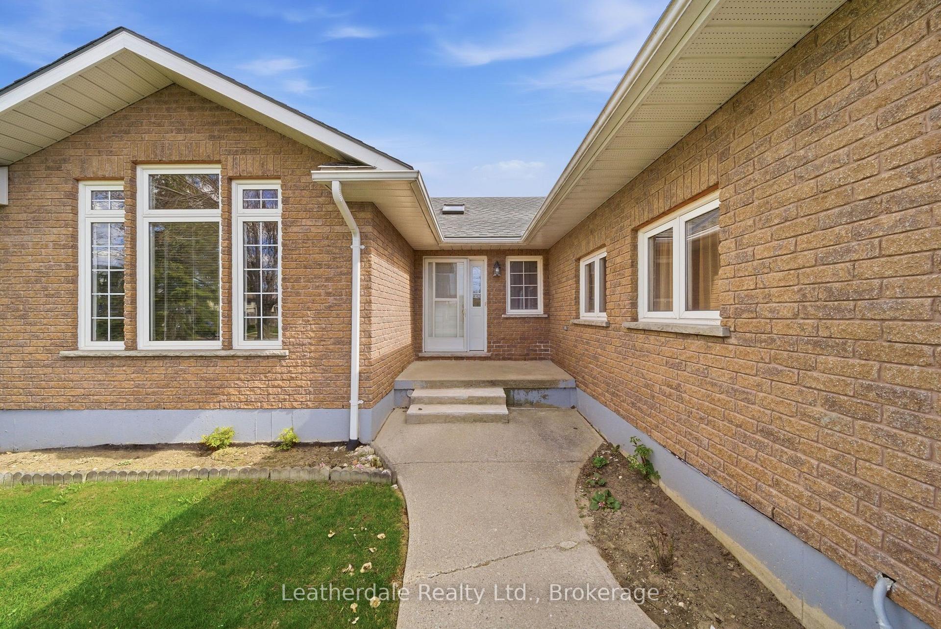 Photo 2 of 3 Rosemary Road, Orillia — HOMEH