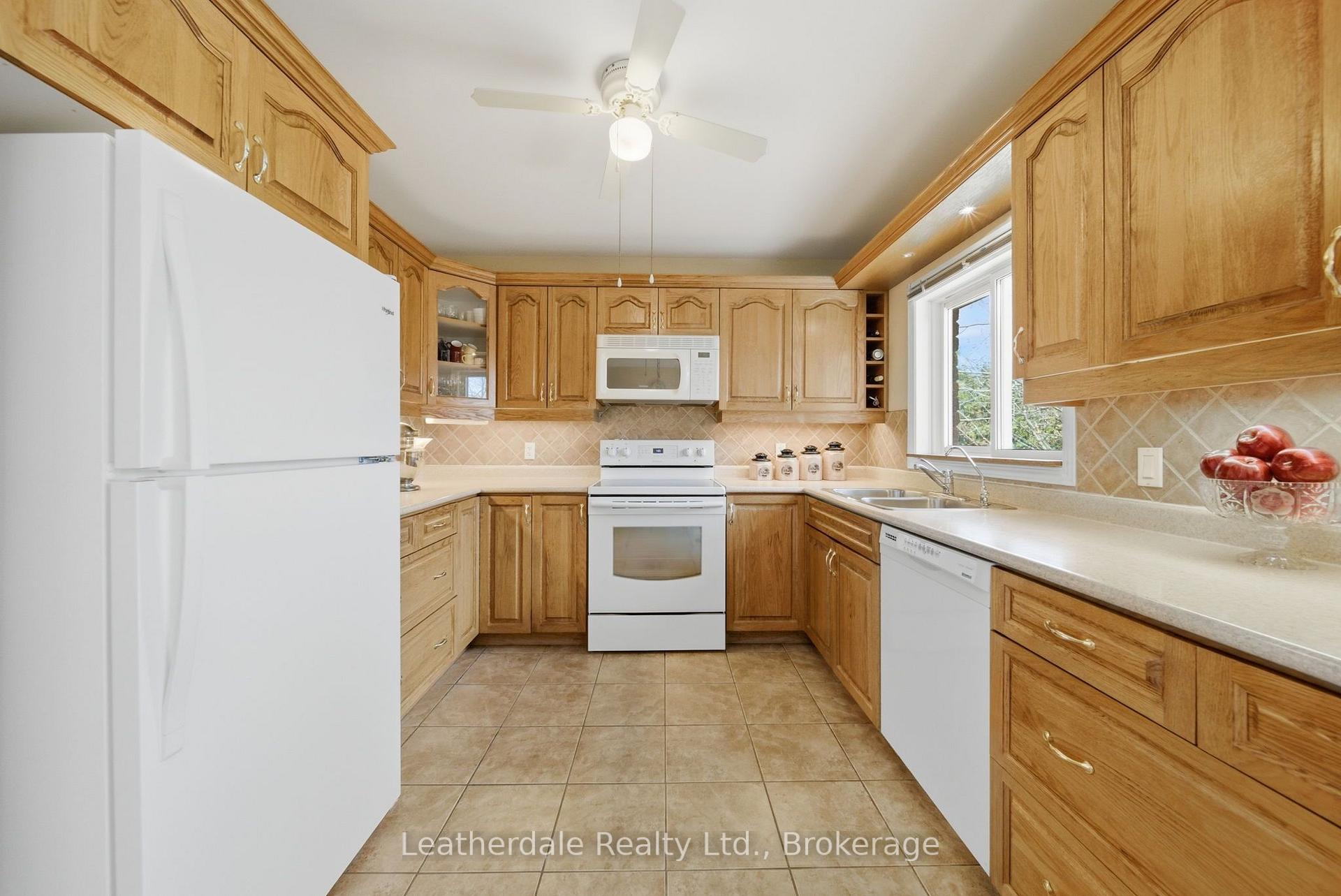Photo 10 of 3 Rosemary Road, Orillia — HOMEH