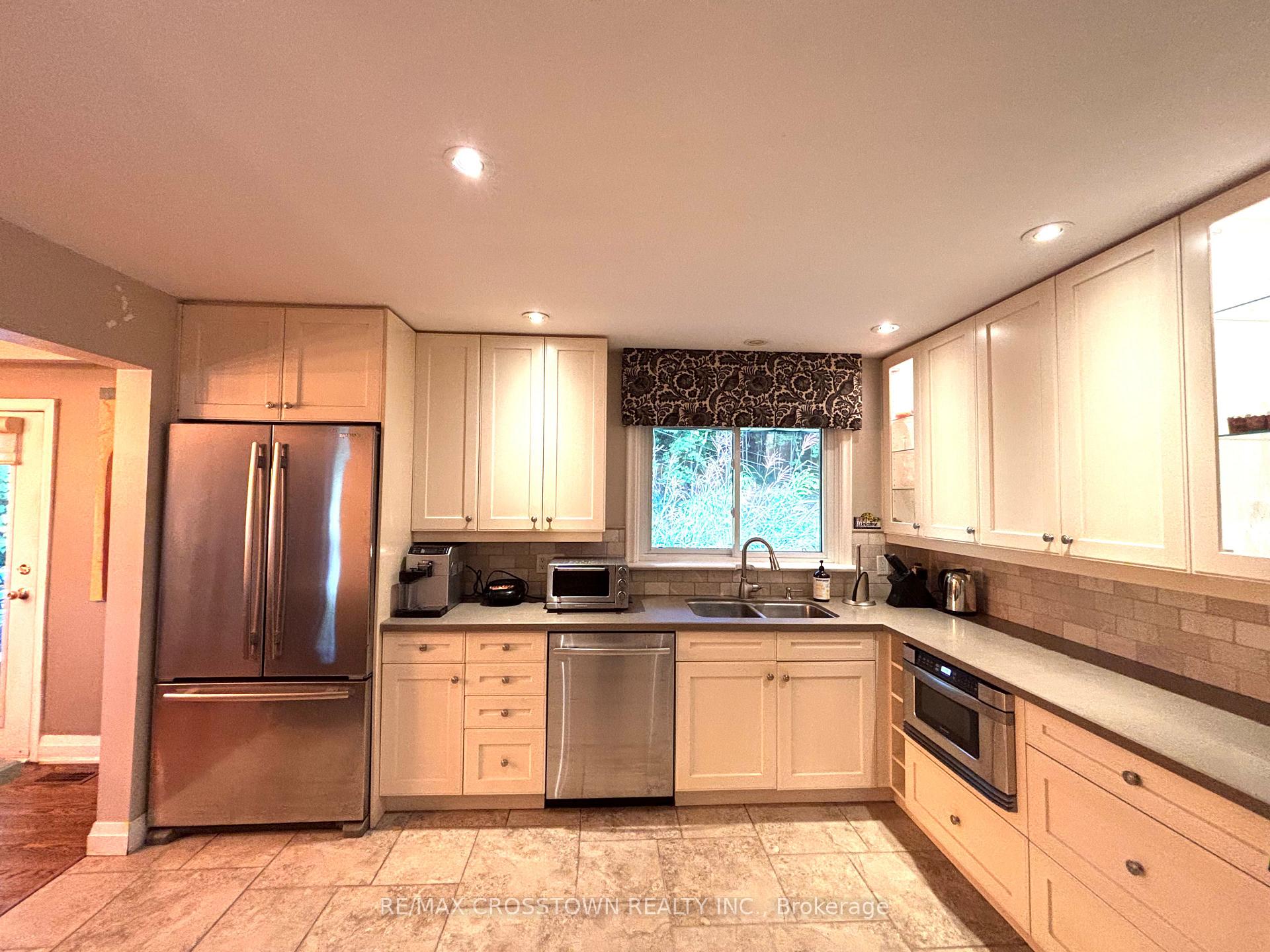 Photo 12 of 52 Rodney Street, Barrie, North Shore — HOMEH
