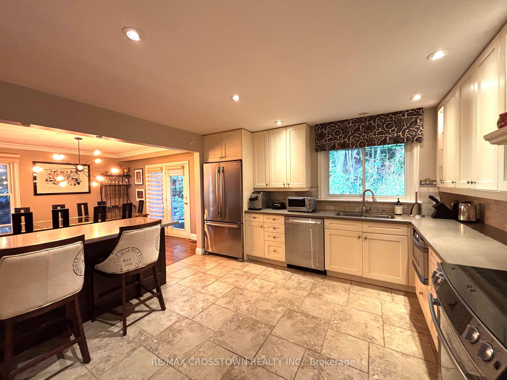 Photo 13 of 52 Rodney Street, Barrie, North Shore — HOMEH