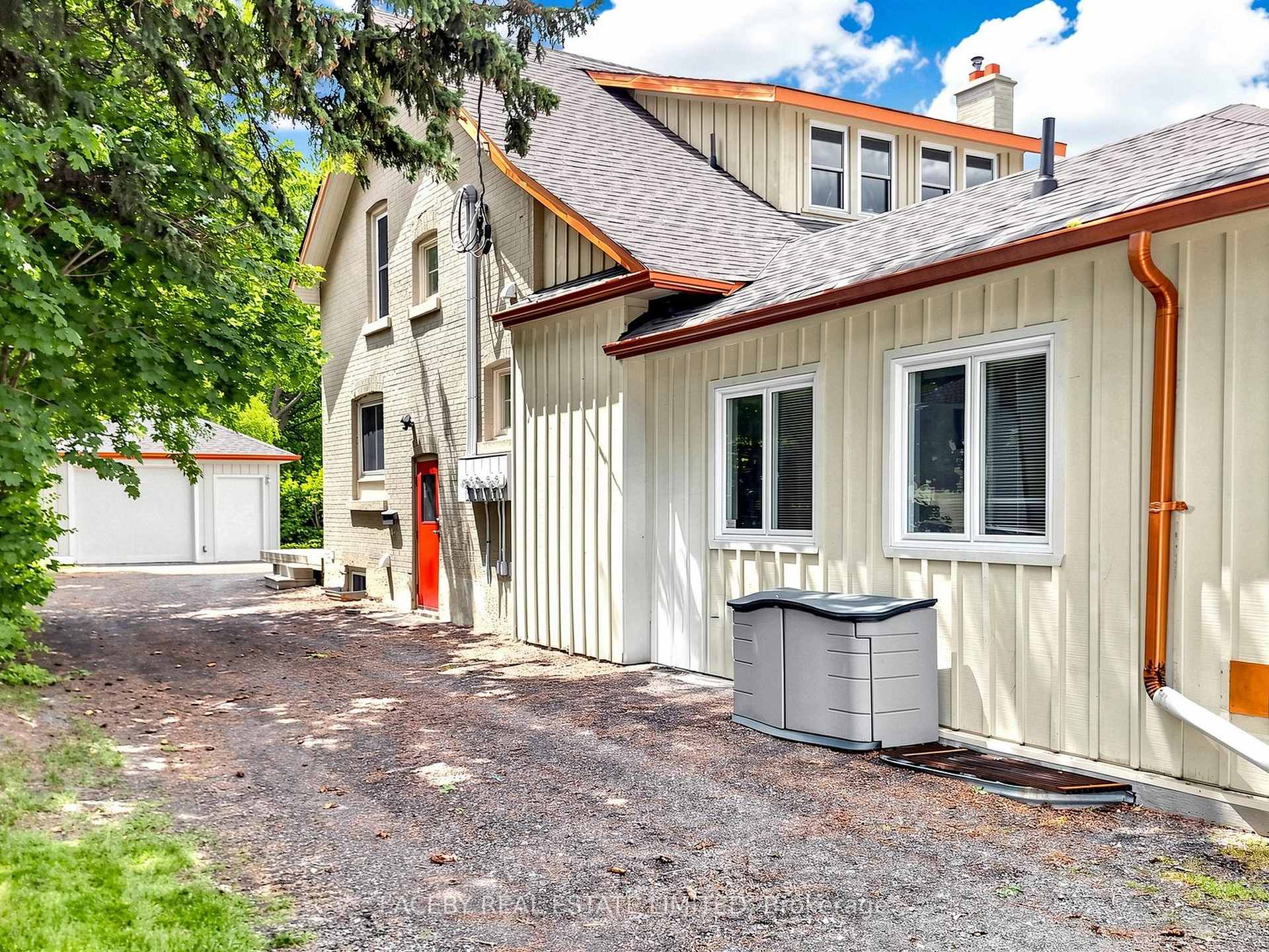 Photo 2 of Unit D, 2163 King Road, King, King City — HOMEH