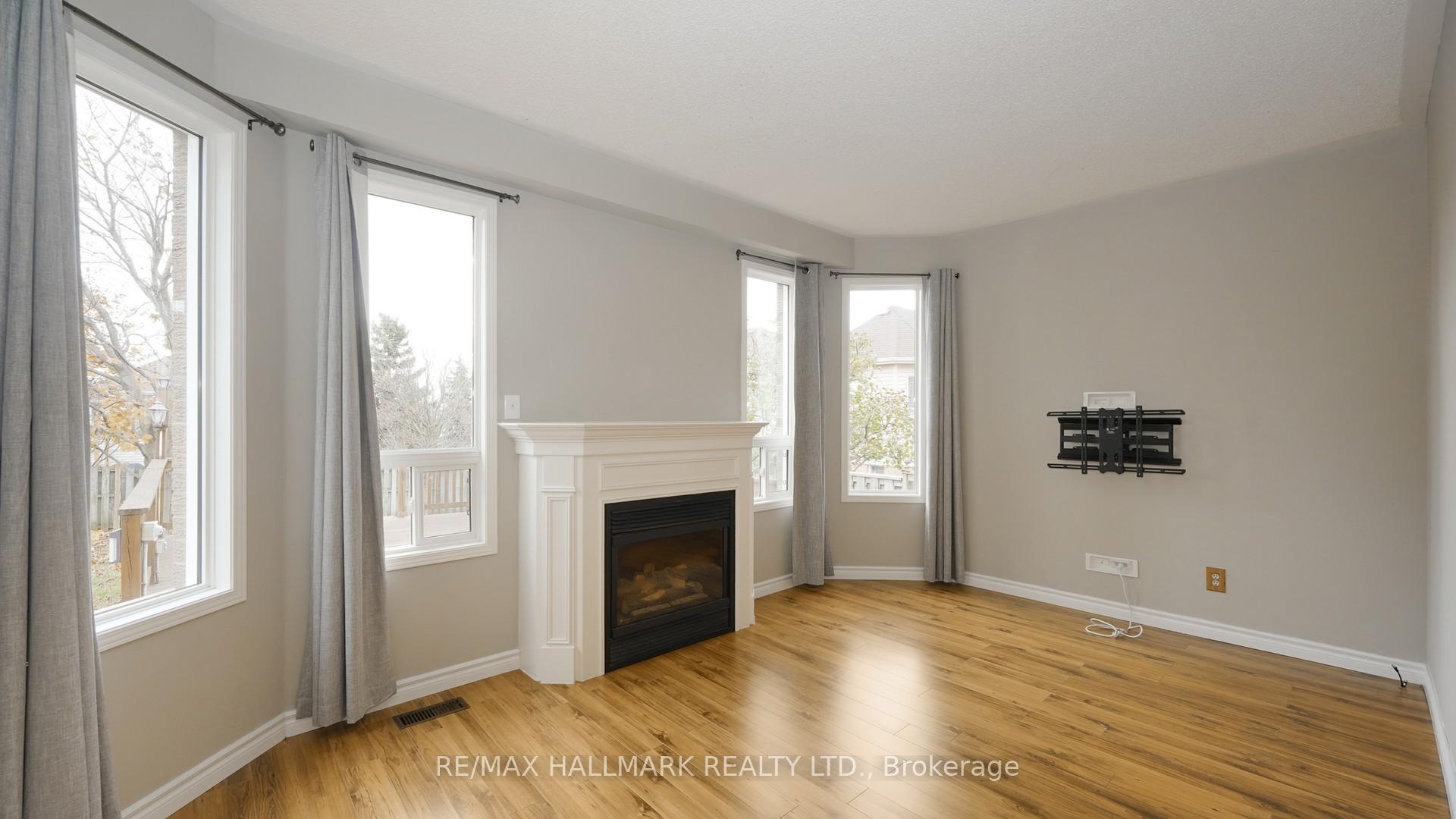 Photo 10 of Unit Upper, 1035 Beatrice Street E, Oshawa, Pinecrest — HOMEH