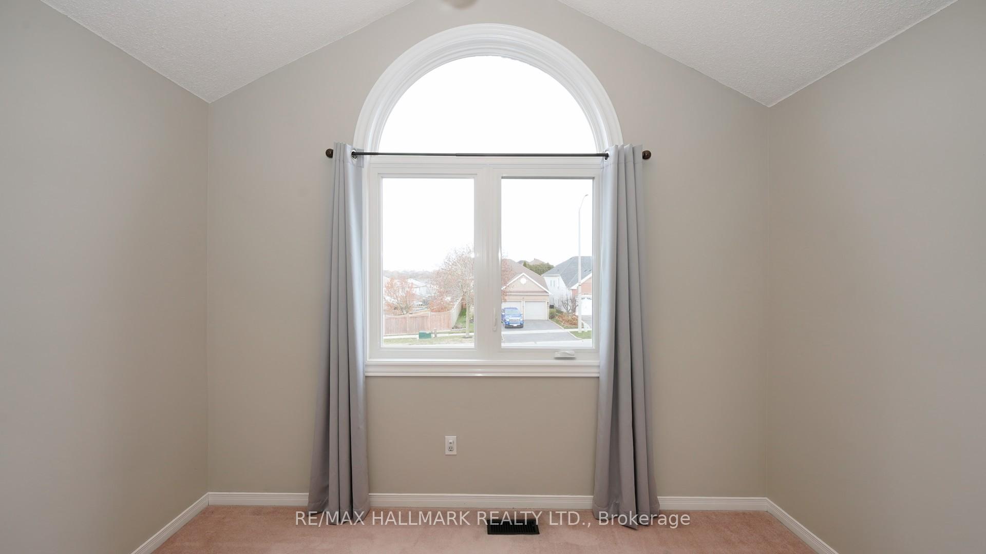 Photo 28 of Unit Upper, 1035 Beatrice Street E, Oshawa, Pinecrest — HOMEH
