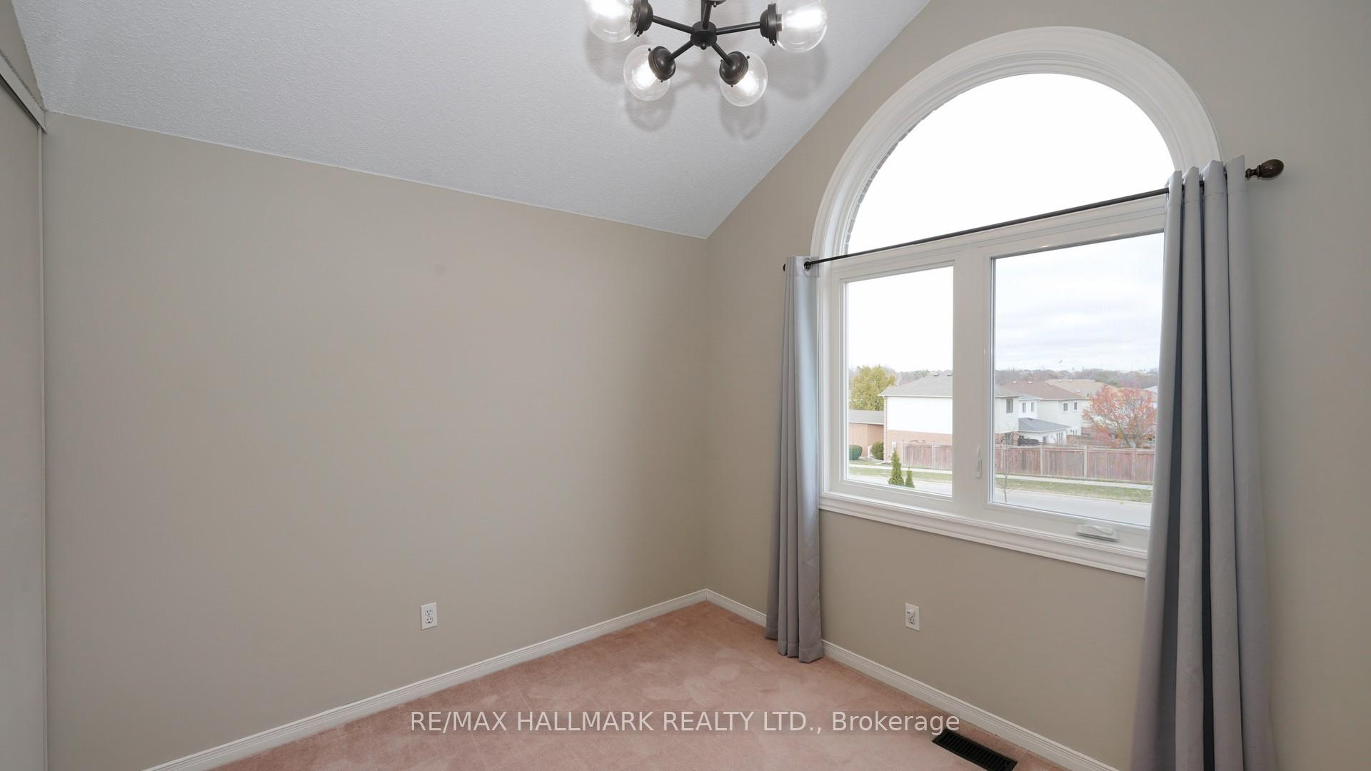 Photo 29 of Unit Upper, 1035 Beatrice Street E, Oshawa, Pinecrest — HOMEH