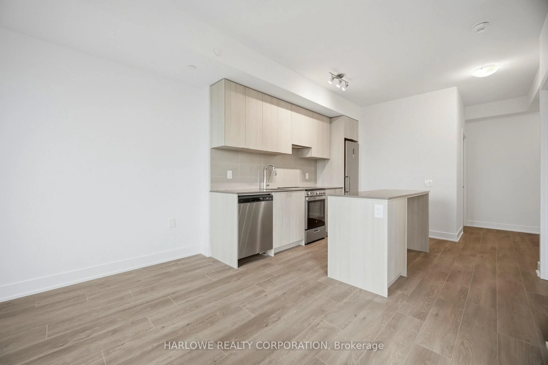 Photo 4 of Unit 307, 2088 James Street, Burlington, Brant — HOMEH