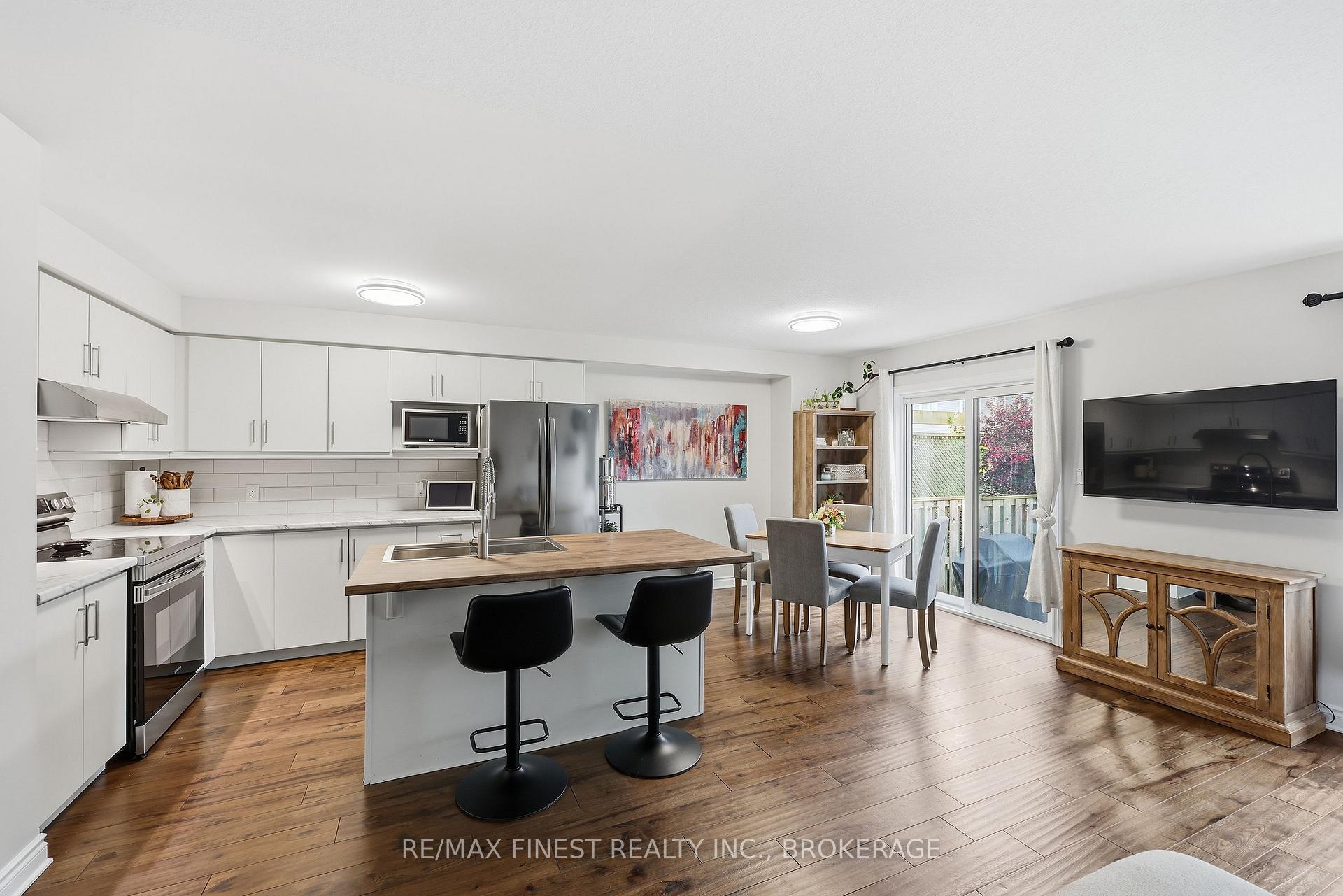 Photo 11 of 36 Amherst Drive, Loyalist, Amherstview — HOMEH