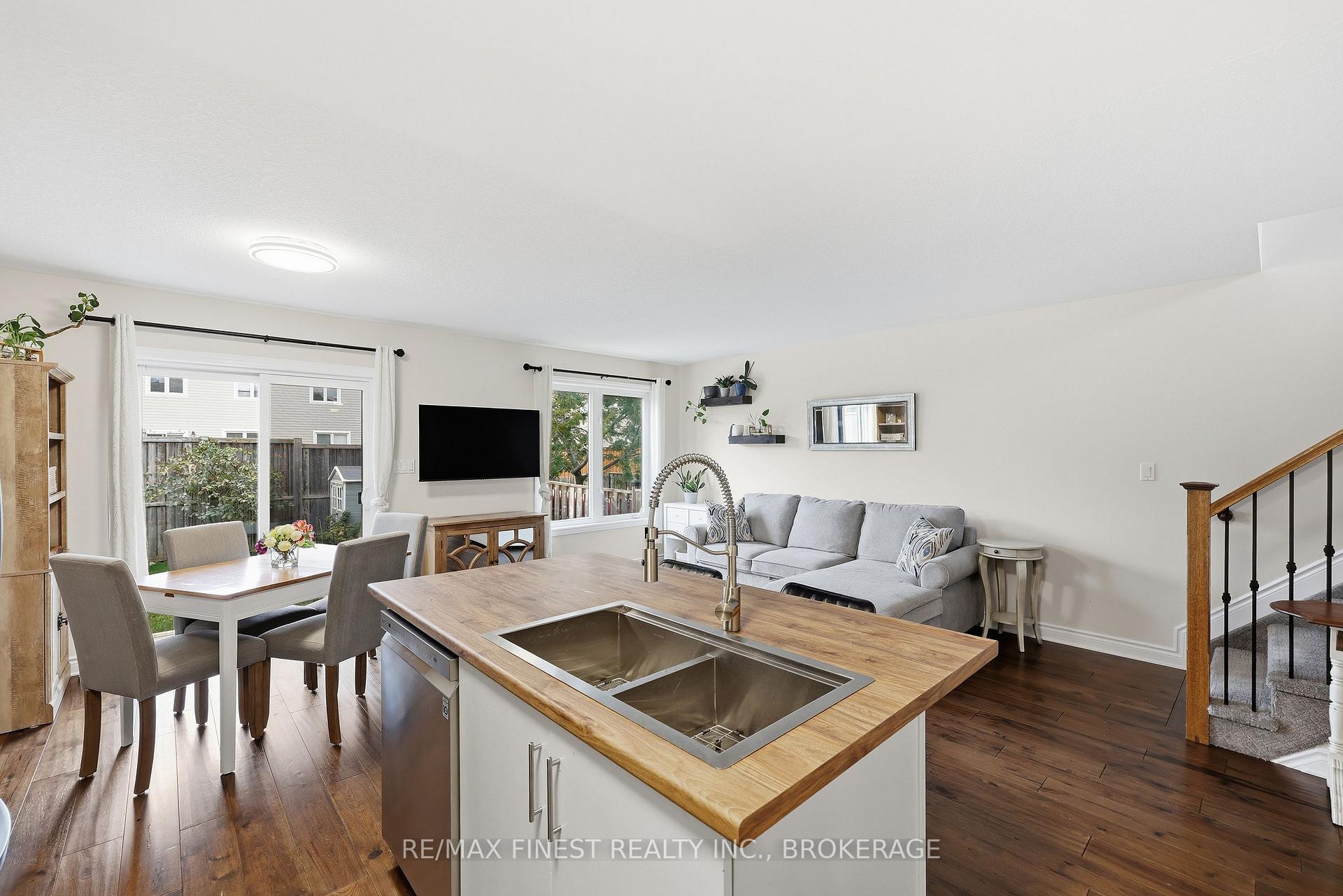 Photo 16 of 36 Amherst Drive, Loyalist, Amherstview — HOMEH