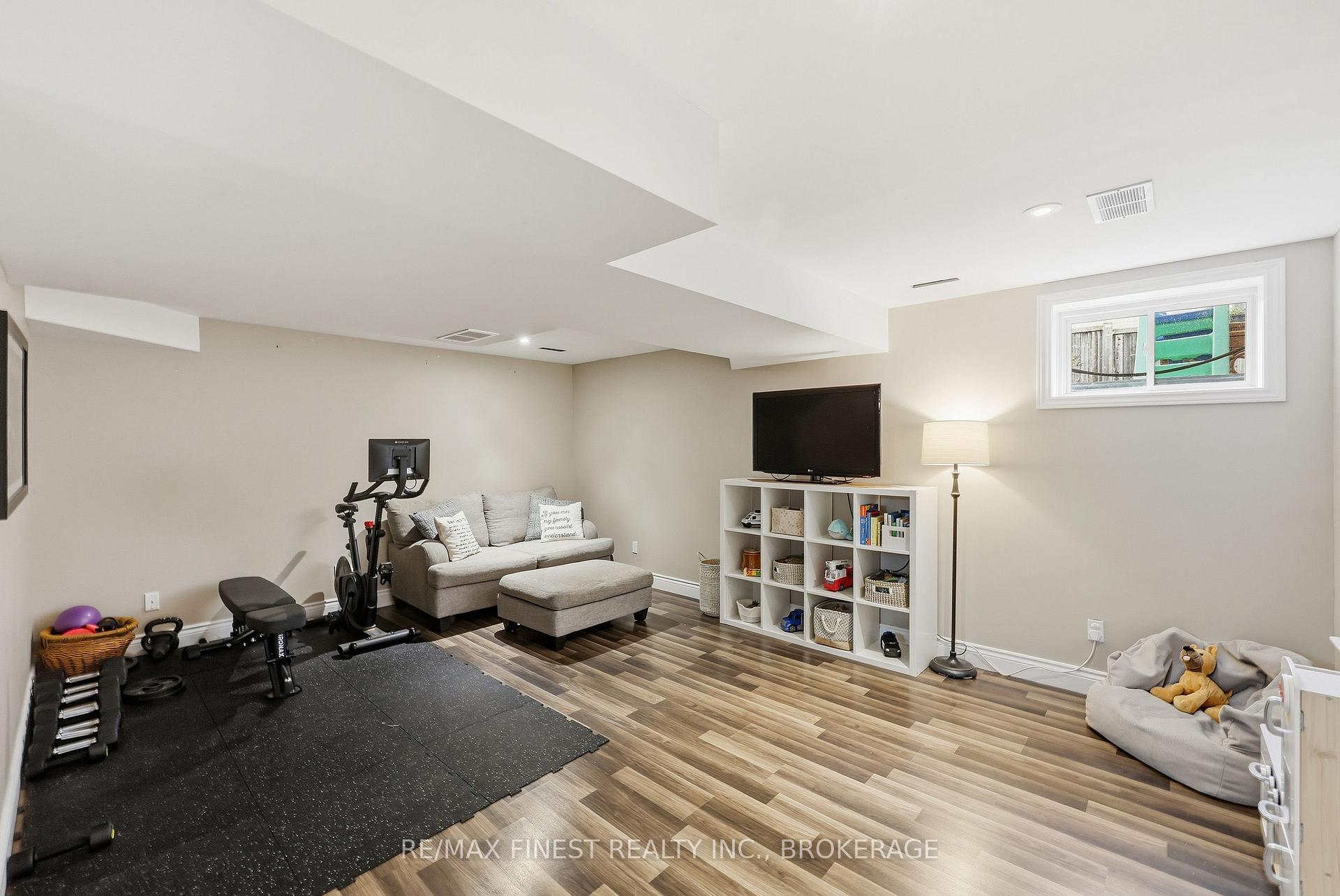 Photo 33 of 36 Amherst Drive, Loyalist, Amherstview — HOMEH