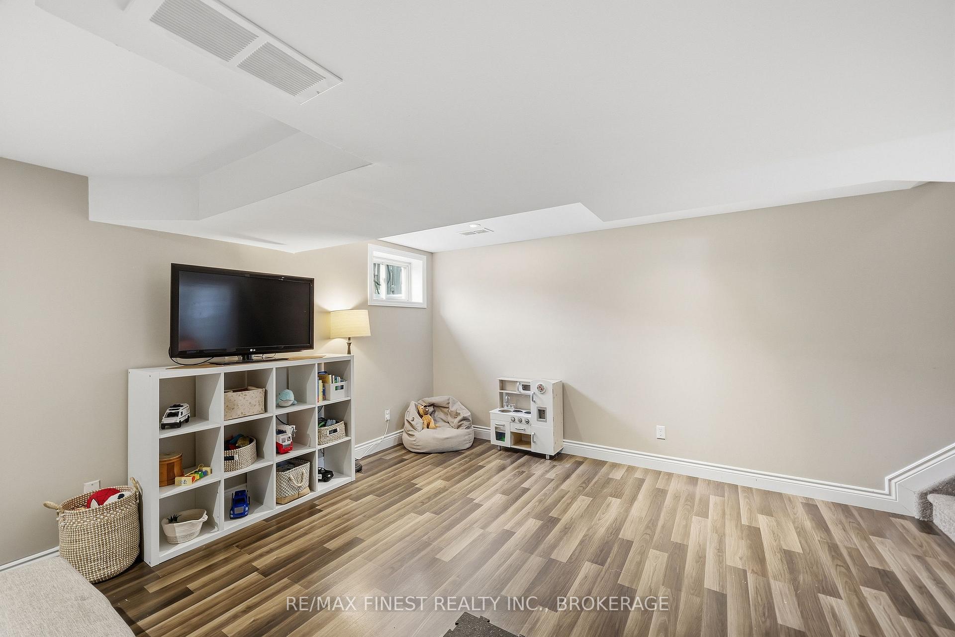 Photo 34 of 36 Amherst Drive, Loyalist, Amherstview — HOMEH