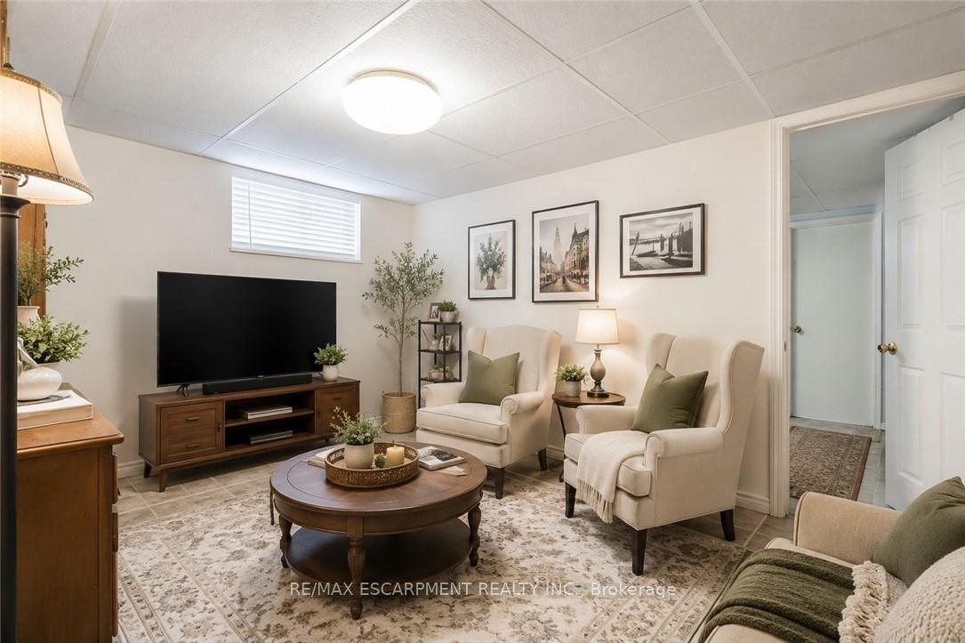 Photo 4 of 374 Upper Wentworth Street W, Hamilton, Inch Park — HOMEH