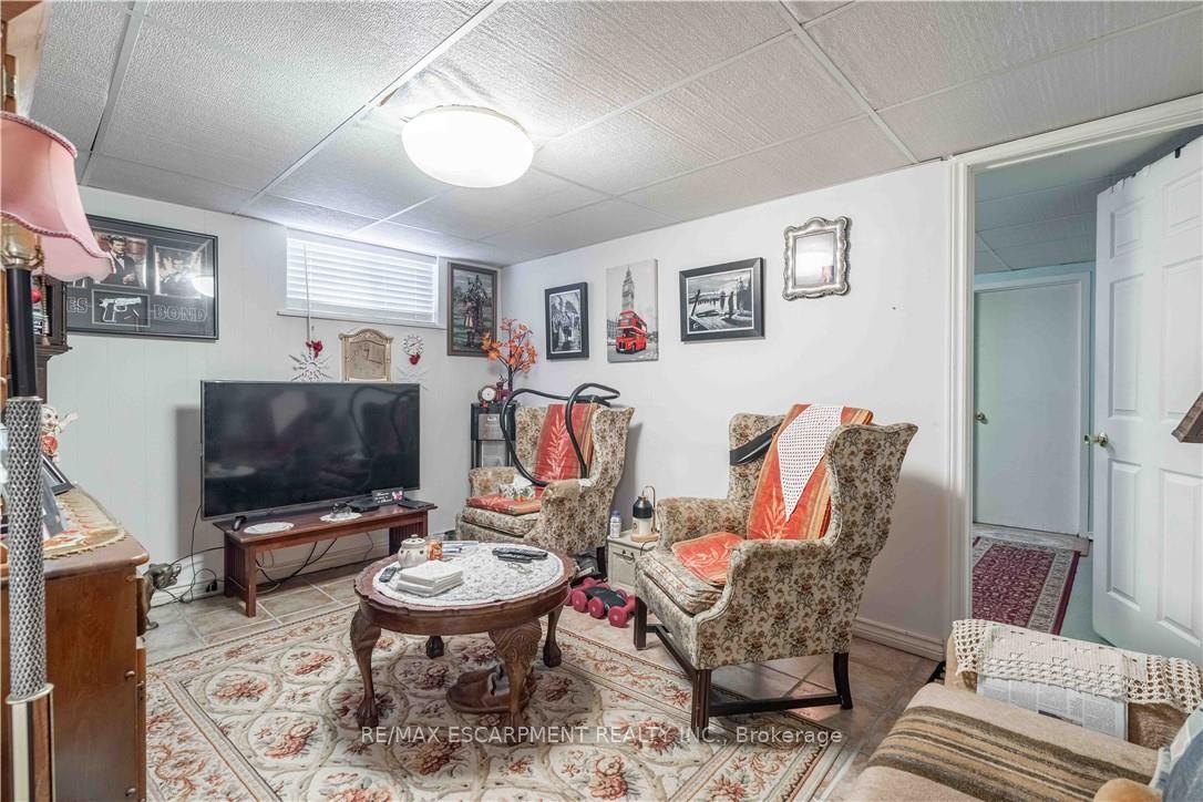 Photo 5 of 374 Upper Wentworth Street W, Hamilton, Inch Park — HOMEH