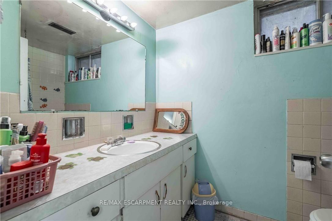 Photo 14 of 374 Upper Wentworth Street W, Hamilton, Inch Park — HOMEH