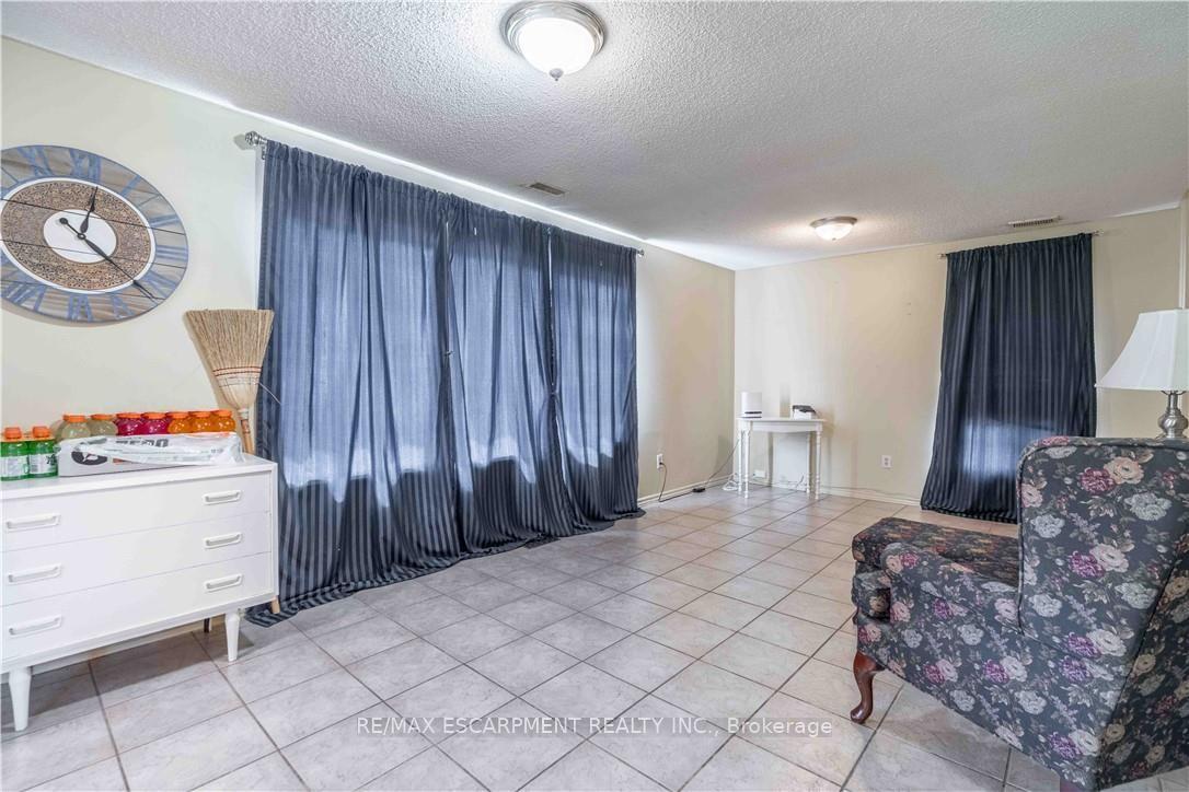 Photo 15 of 374 Upper Wentworth Street W, Hamilton, Inch Park — HOMEH