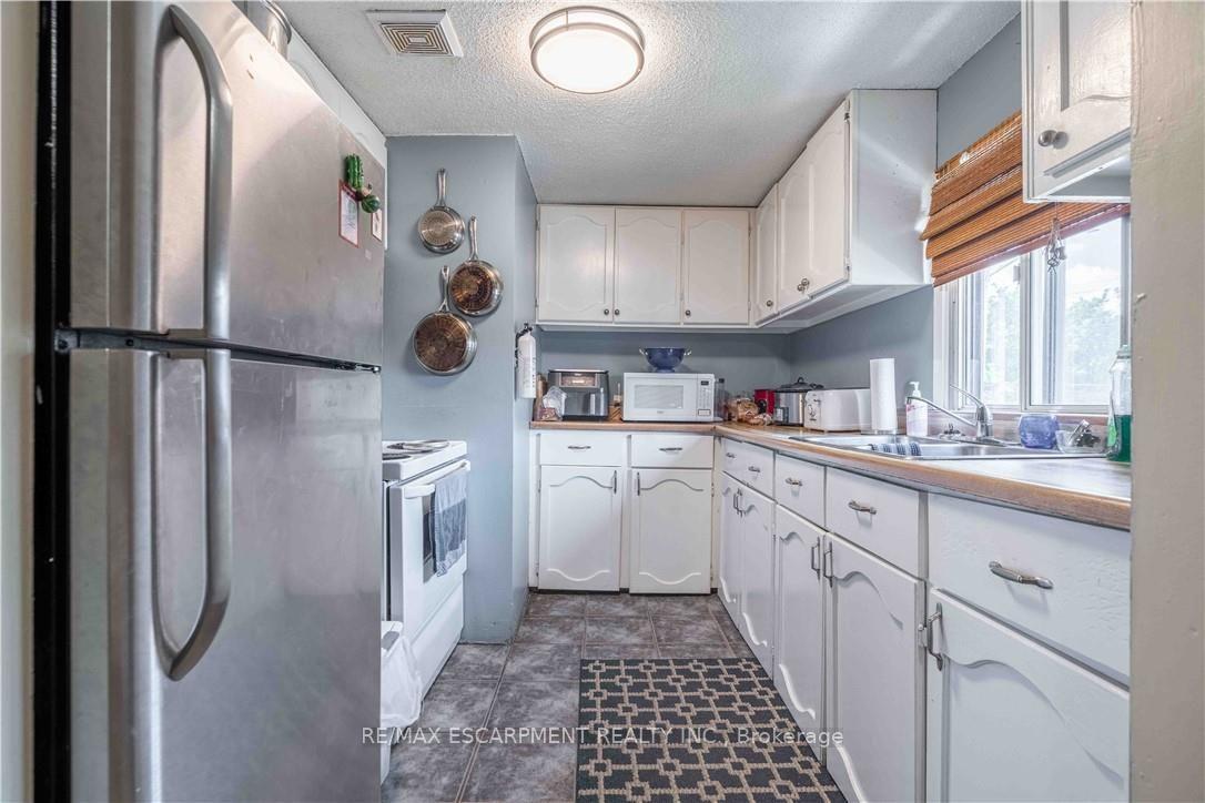 Photo 18 of 374 Upper Wentworth Street W, Hamilton, Inch Park — HOMEH