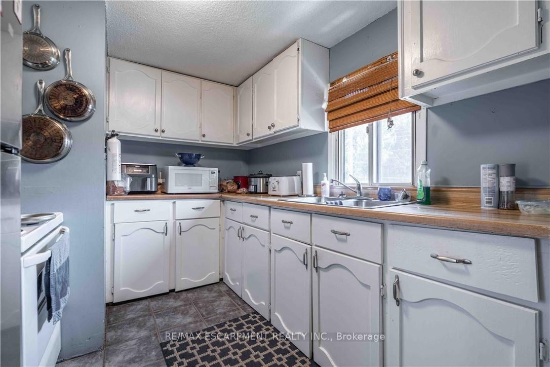 Photo 20 of 374 Upper Wentworth Street W, Hamilton, Inch Park — HOMEH