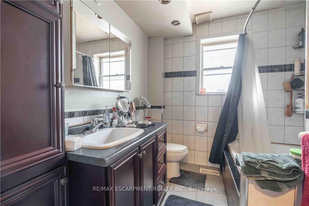 Photo 36 of 374 Upper Wentworth Street W, Hamilton, Inch Park — HOMEH