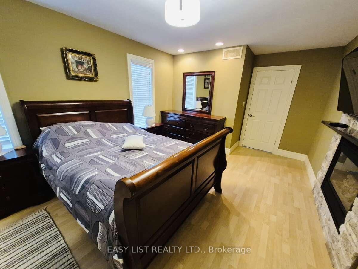Photo 13 of 1589 Meridian Street, Windsor, Roseland East — HOMEH