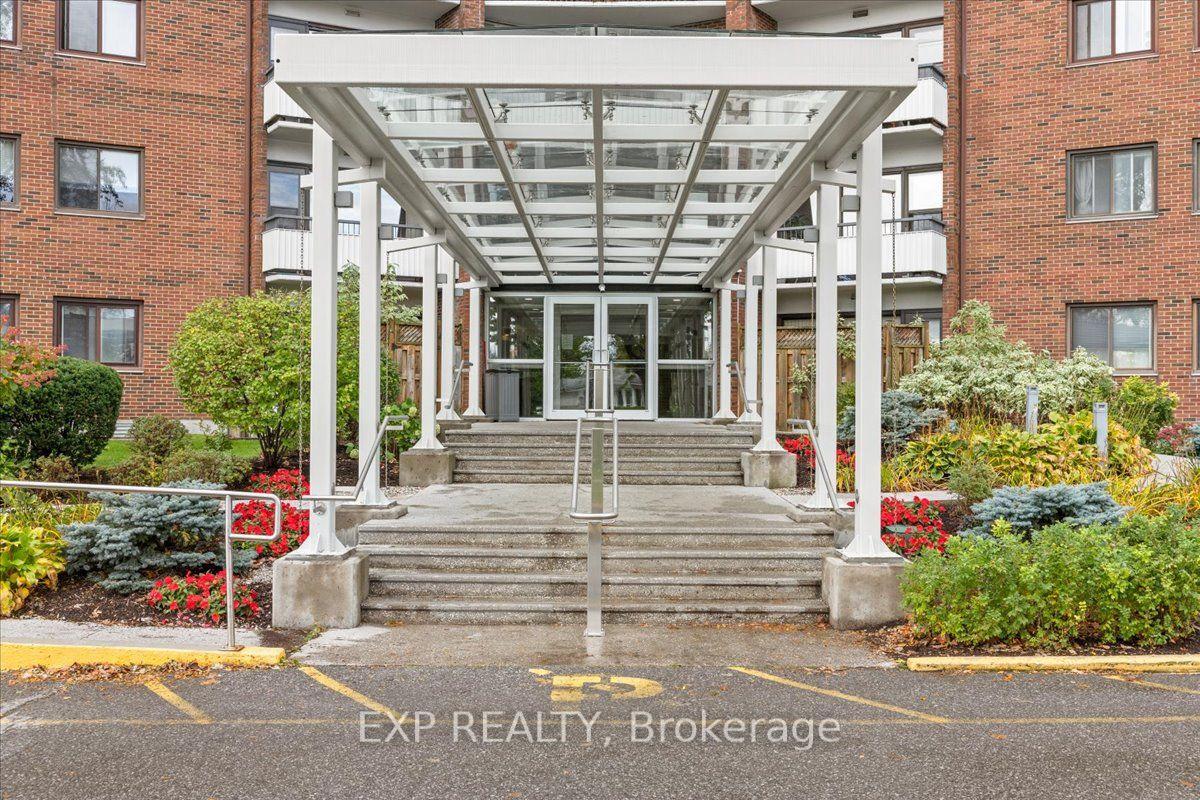 Photo 2 of Unit 114, 20 Chesterton Drive, Ottawa, Borden Farm/Stewart Farm/Carleton Heights/Parkwood Hills — HOMEH