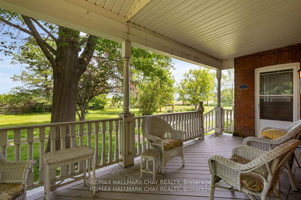 Photo 3 of 1407 Flos 8 Road W, Springwater, Rural Springwater — HOMEH