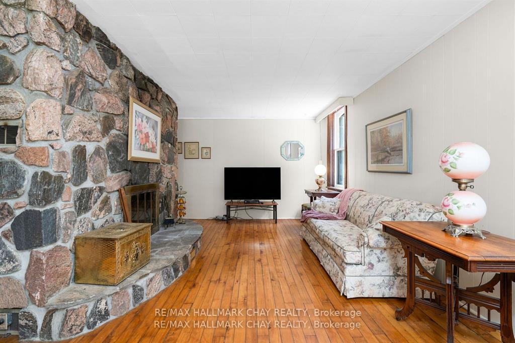Photo 9 of 1407 Flos 8 Road W, Springwater, Rural Springwater — HOMEH