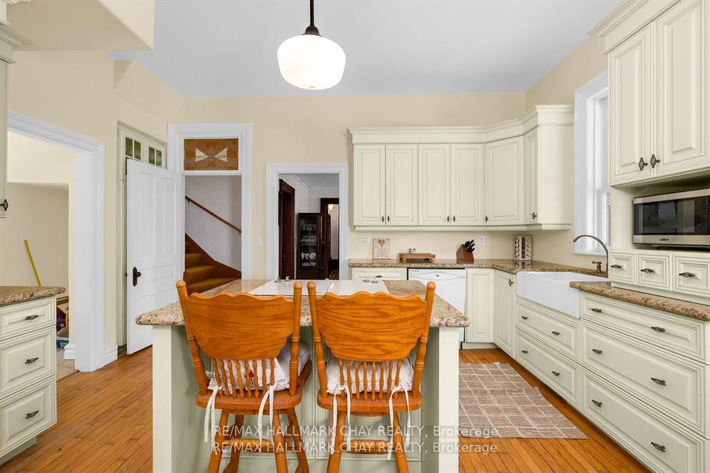 Photo 10 of 1407 Flos 8 Road W, Springwater, Rural Springwater — HOMEH