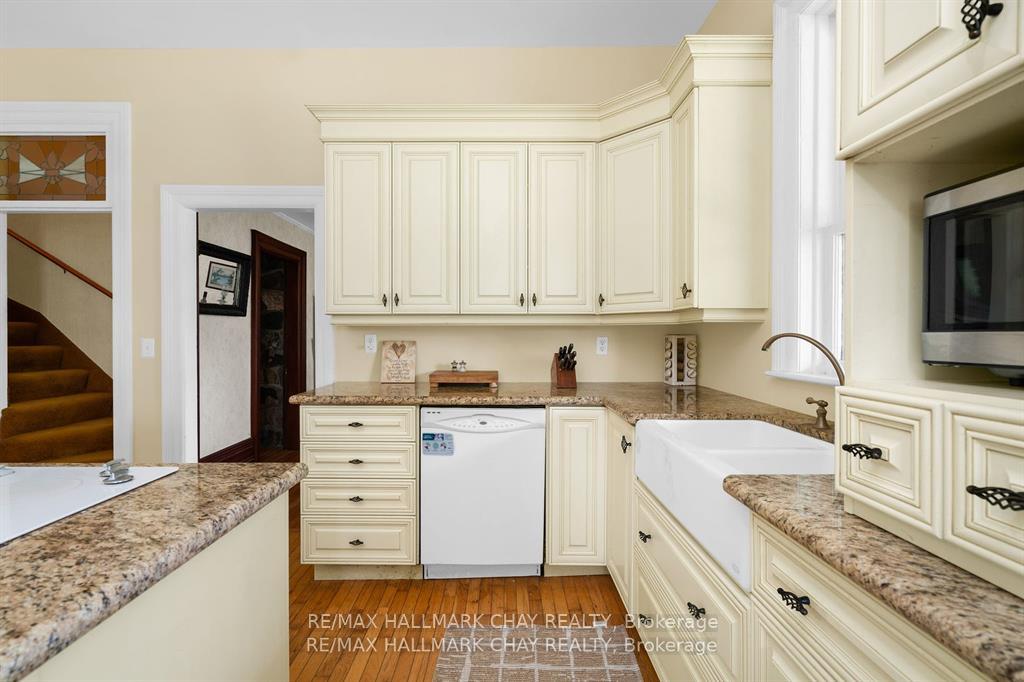 Photo 11 of 1407 Flos 8 Road W, Springwater, Rural Springwater — HOMEH