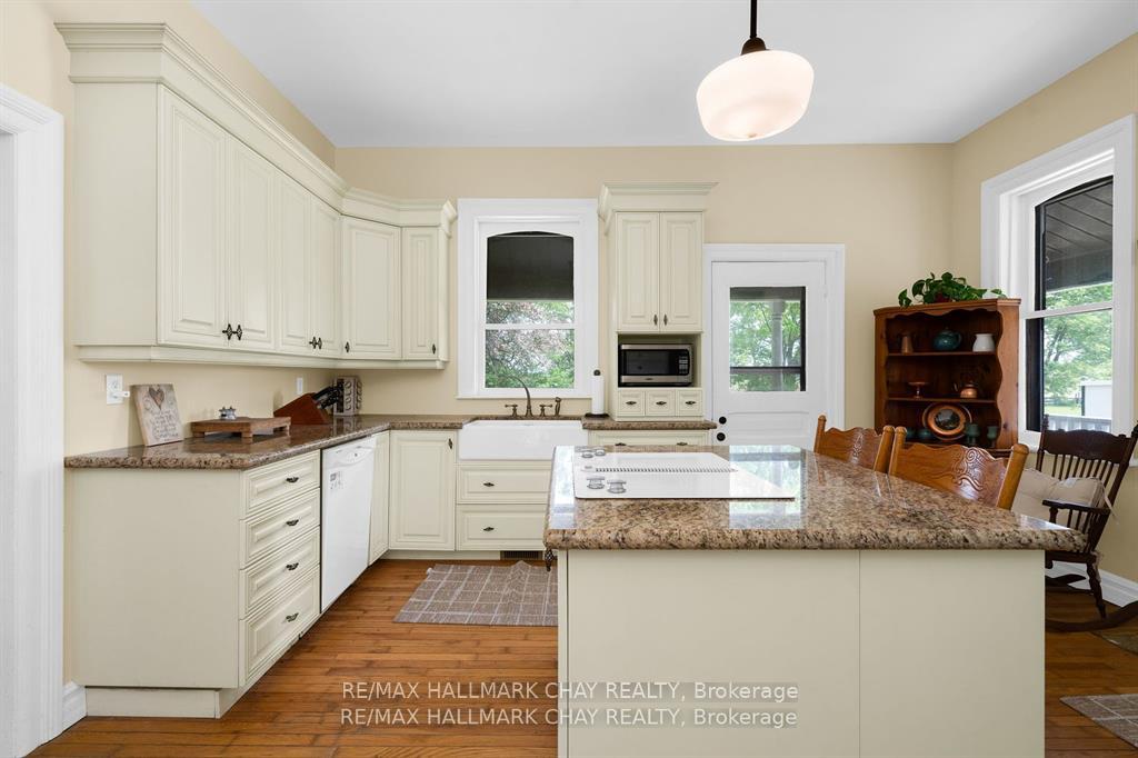 Photo 12 of 1407 Flos 8 Road W, Springwater, Rural Springwater — HOMEH