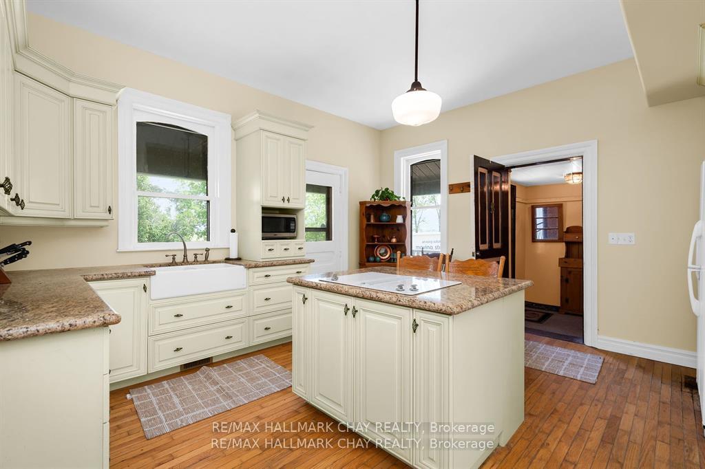 Photo 13 of 1407 Flos 8 Road W, Springwater, Rural Springwater — HOMEH