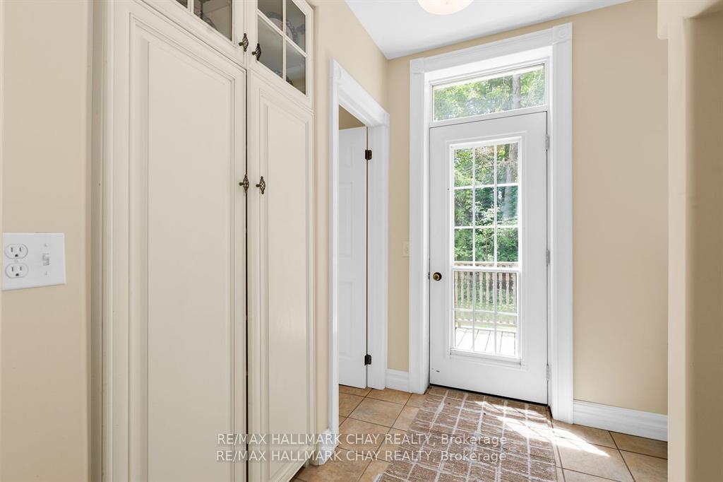 Photo 15 of 1407 Flos 8 Road W, Springwater, Rural Springwater — HOMEH