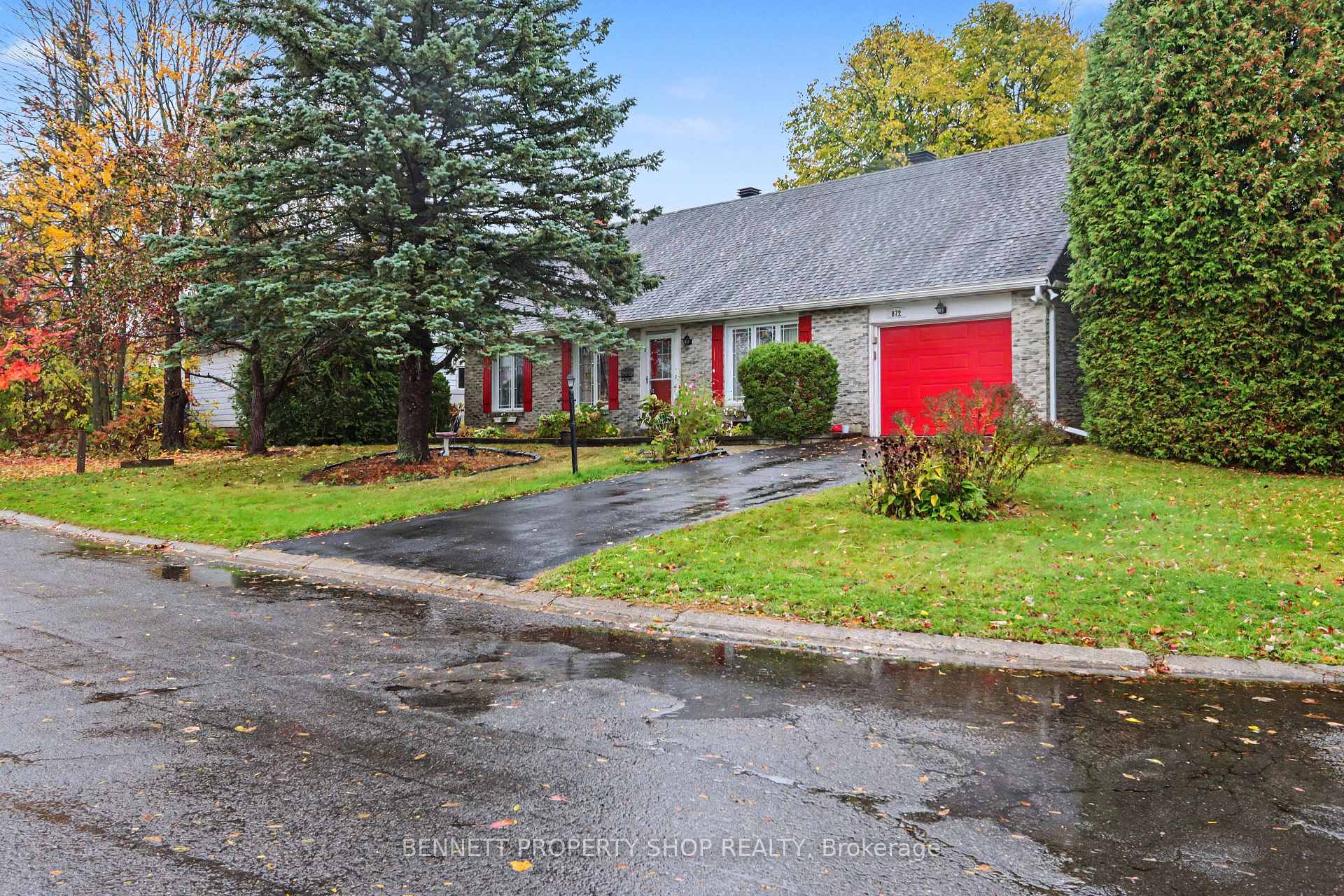 Photo 3 of 872 Lawnsberry Drive, Ottawa, Chatelaine Village — HOMEH