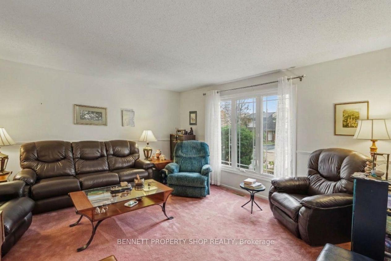 Photo 4 of 872 Lawnsberry Drive, Ottawa, Chatelaine Village — HOMEH