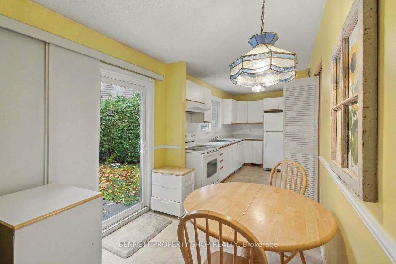 Photo 7 of 872 Lawnsberry Drive, Ottawa, Chatelaine Village — HOMEH