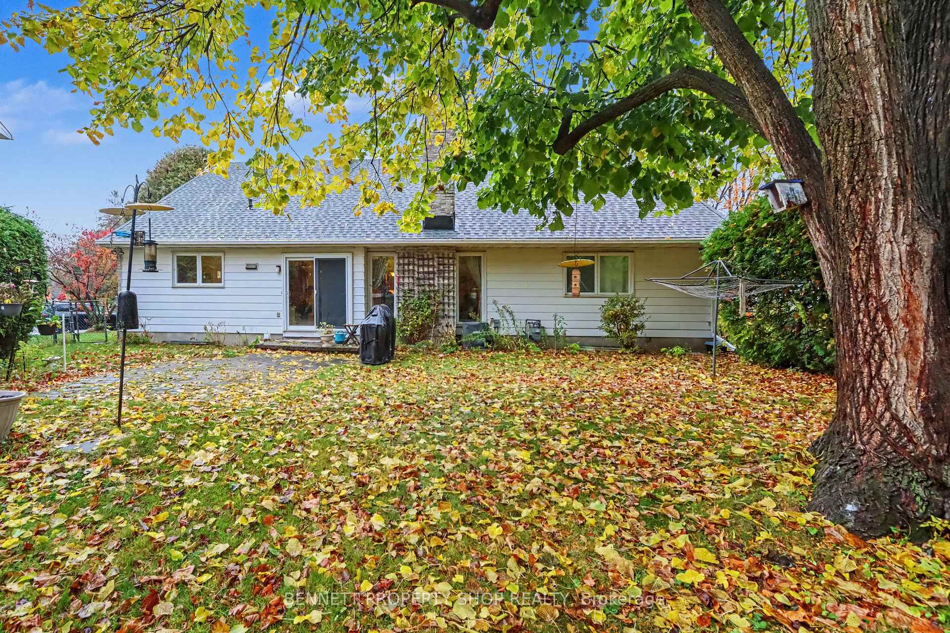 Photo 15 of 872 Lawnsberry Drive, Ottawa, Chatelaine Village — HOMEH