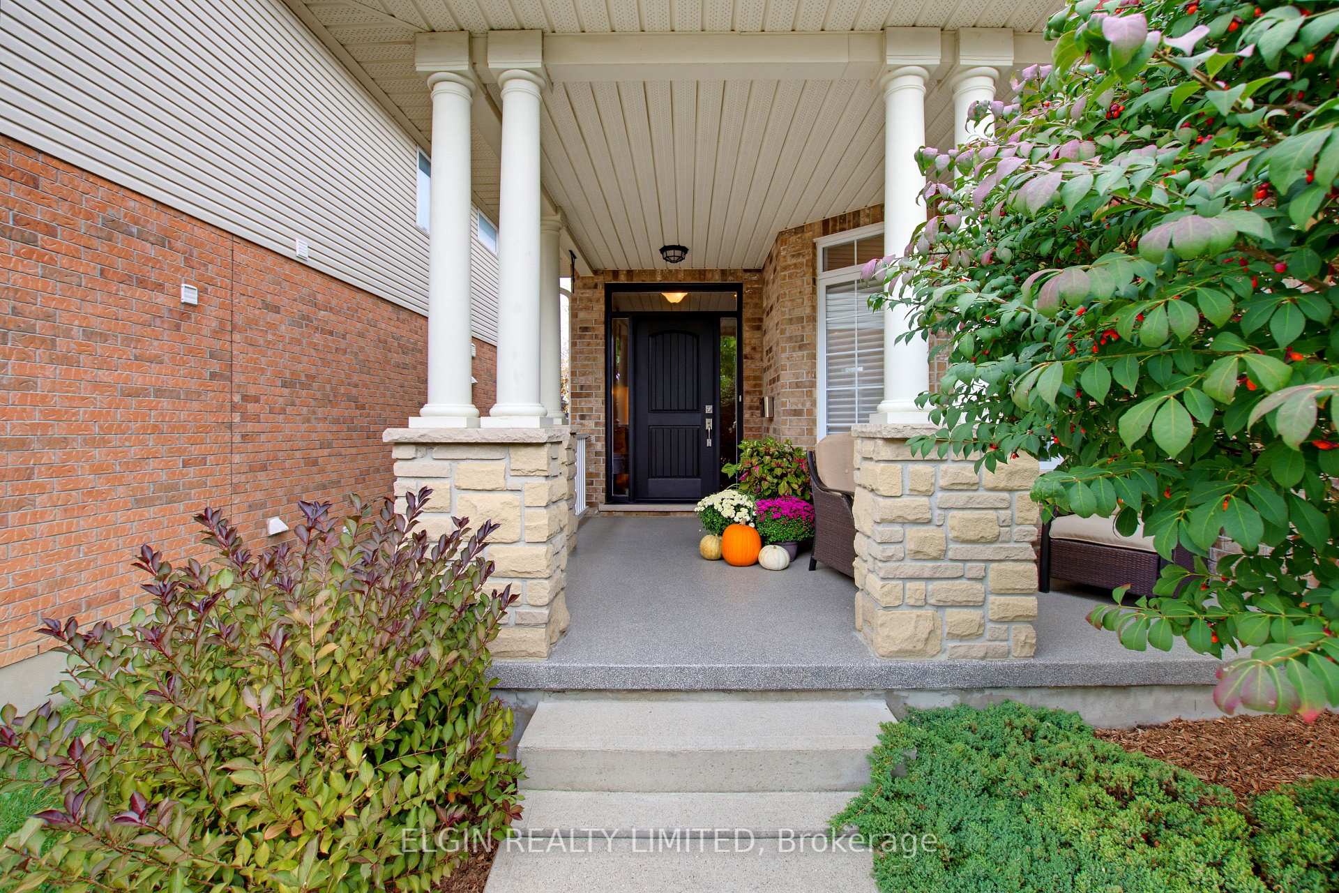 Photo 3 of 15 Oriole Lane, St. Thomas — HOMEH